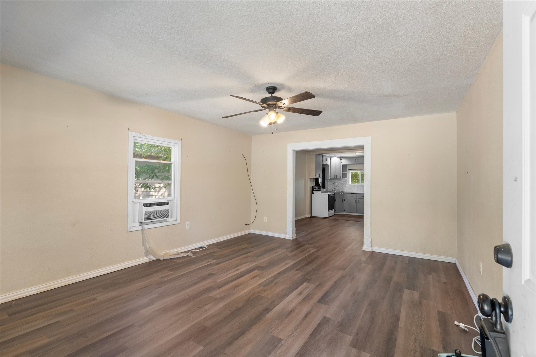 1408 S Maple Avenue Property Photo 4