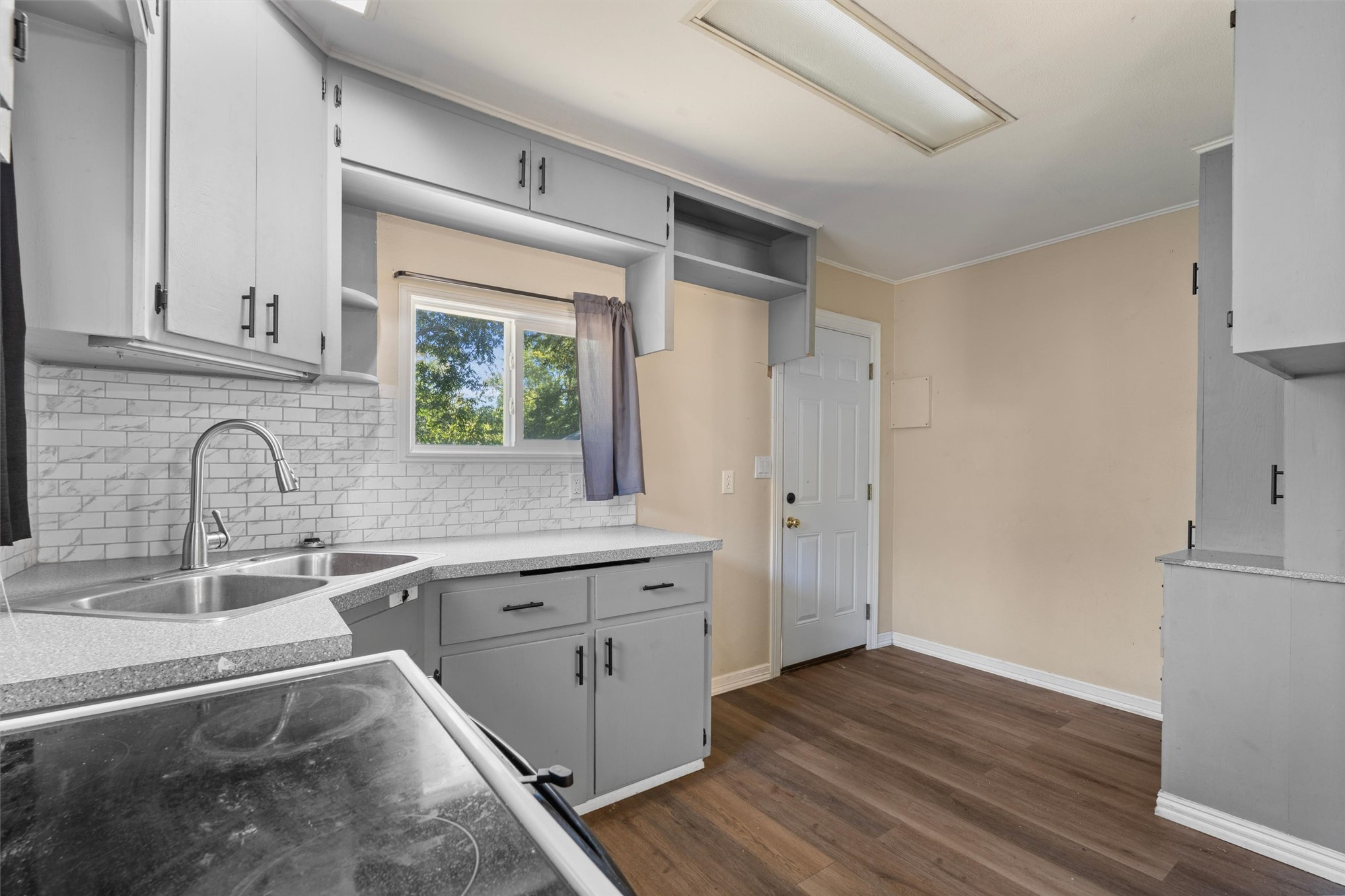 1408 S Maple Avenue Property Photo 12