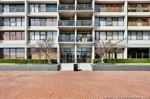 450 W 7th Street 207 Property Photo 1