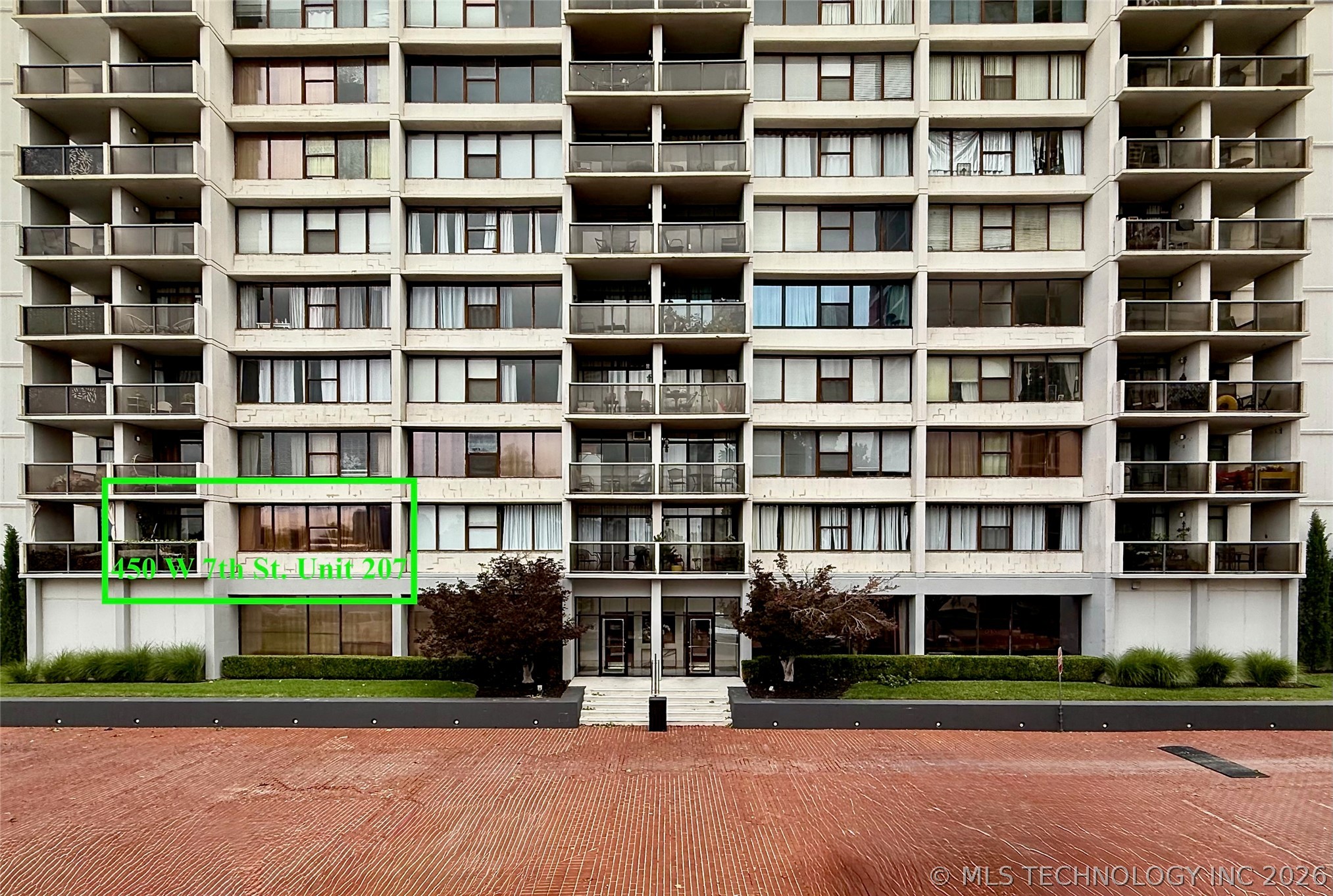 450 W 7th Street 207 Property Photo 2