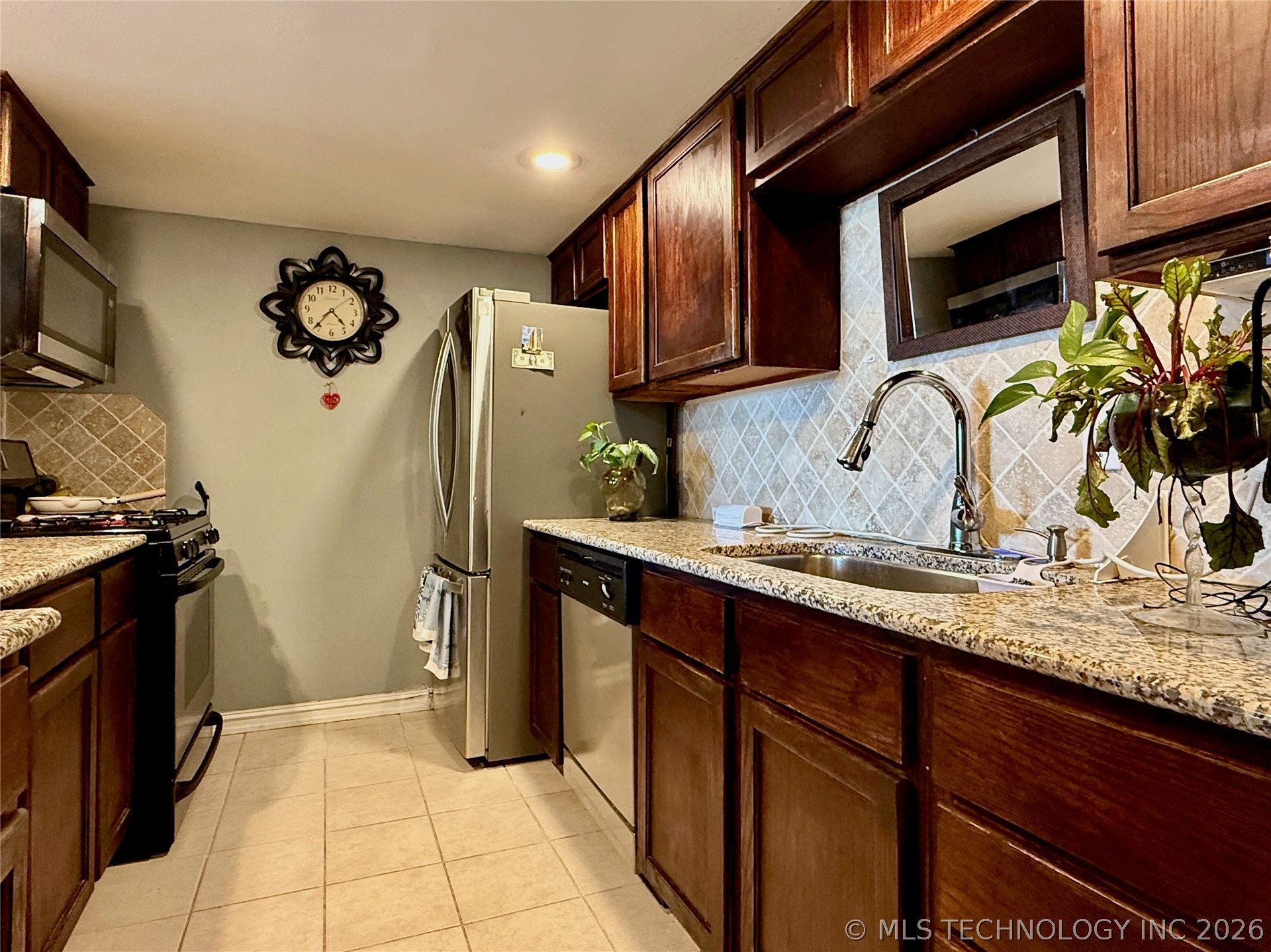 450 W 7th Street 207 Property Photo 10