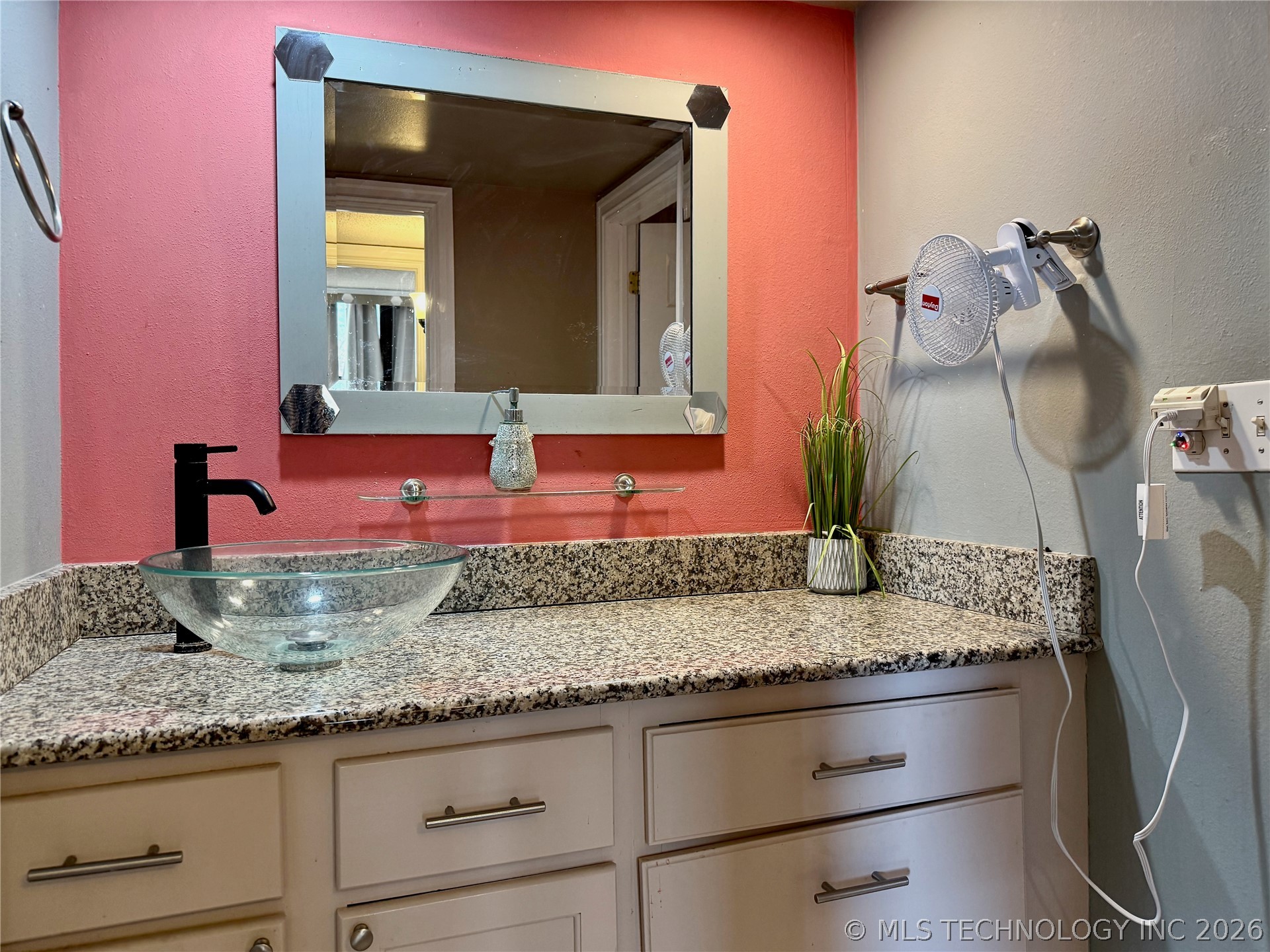 450 W 7th Street 207 Property Photo 13