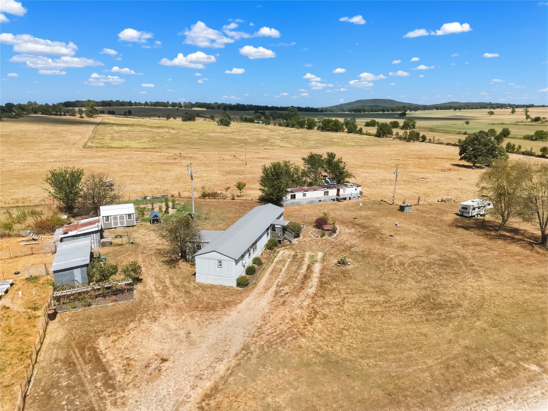 472309 E 700 Road Property Photo 1