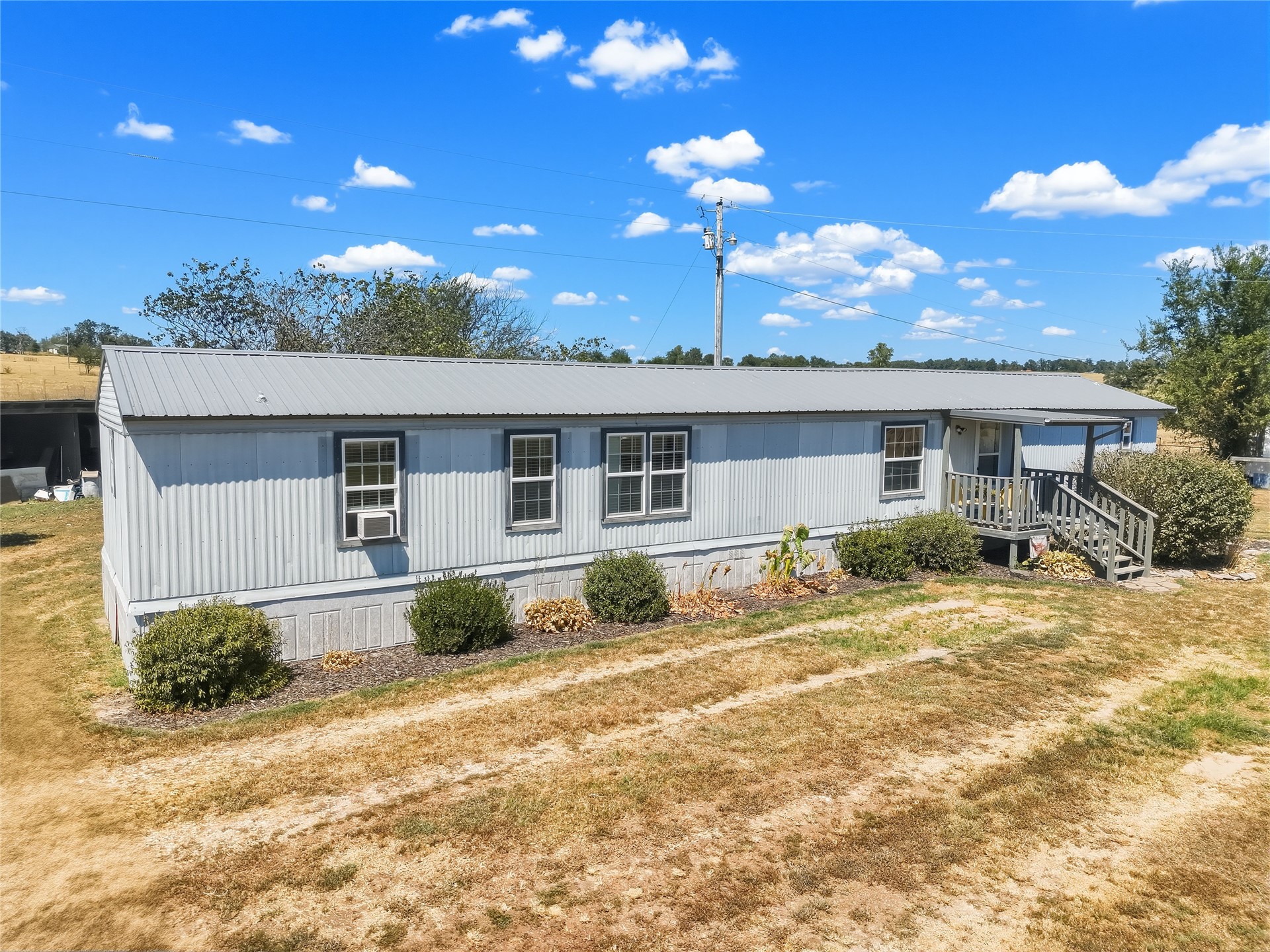 472309 E 700 Road Property Photo 2