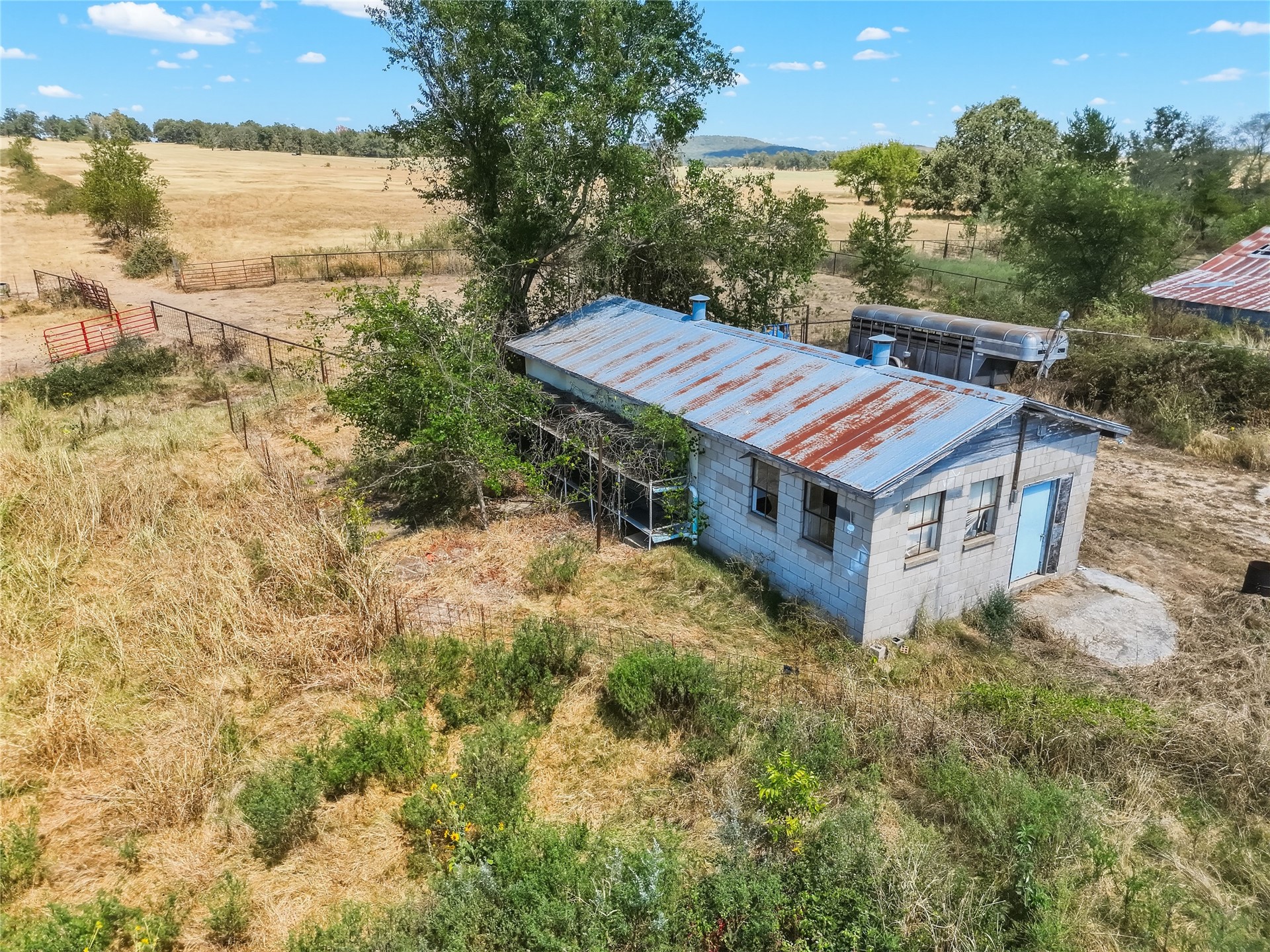 472309 E 700 Road Property Photo 7