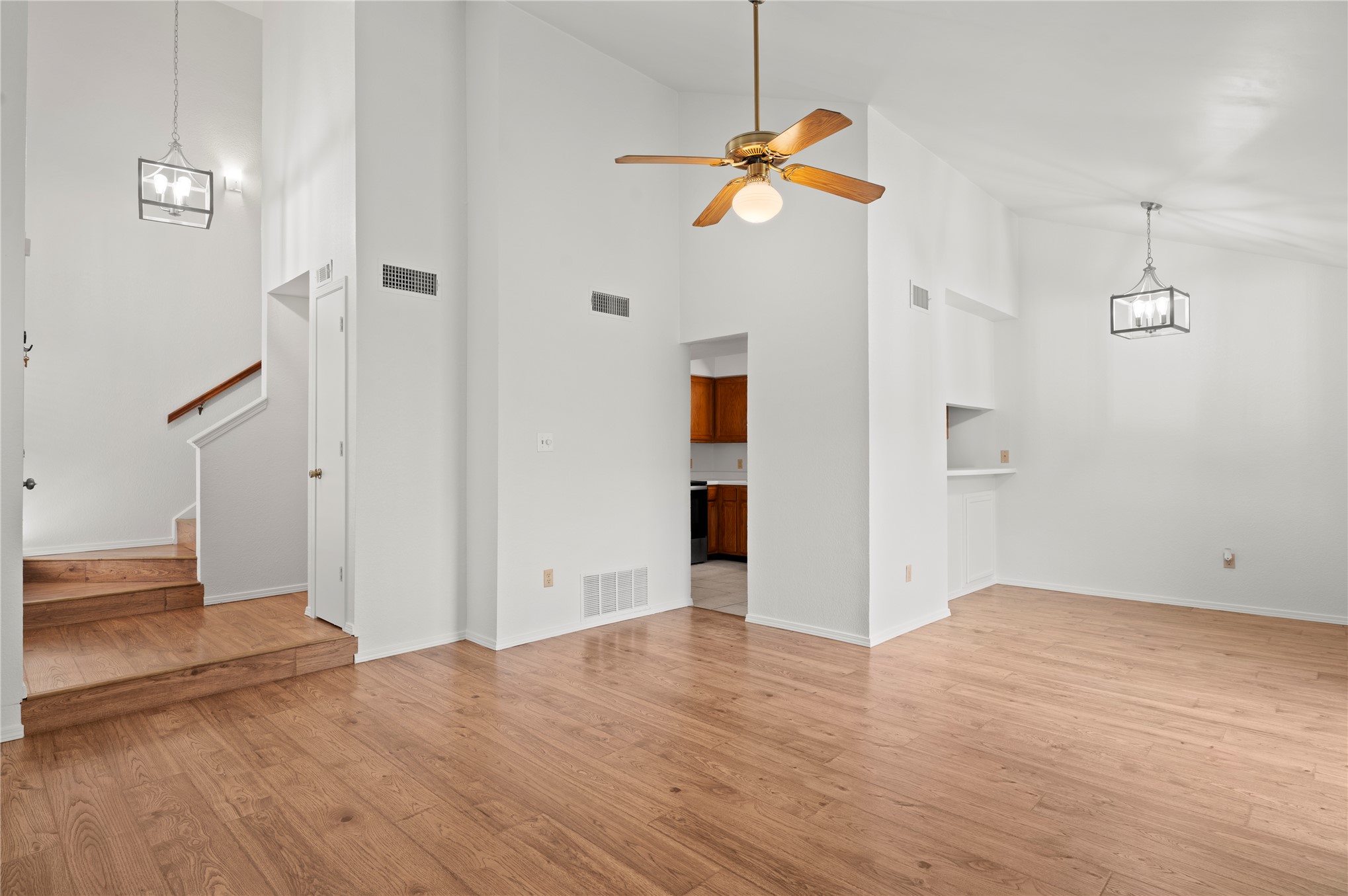 13047 28th Place Property Photo 4