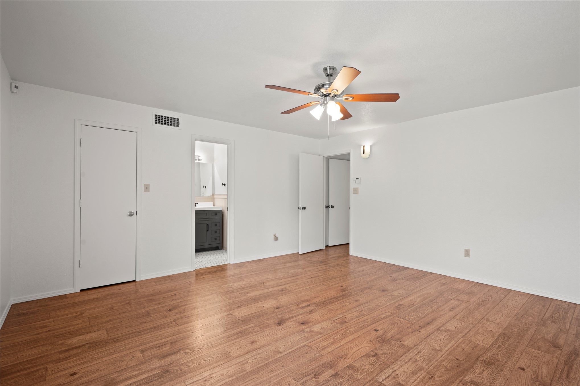13047 28th Place Property Photo 8