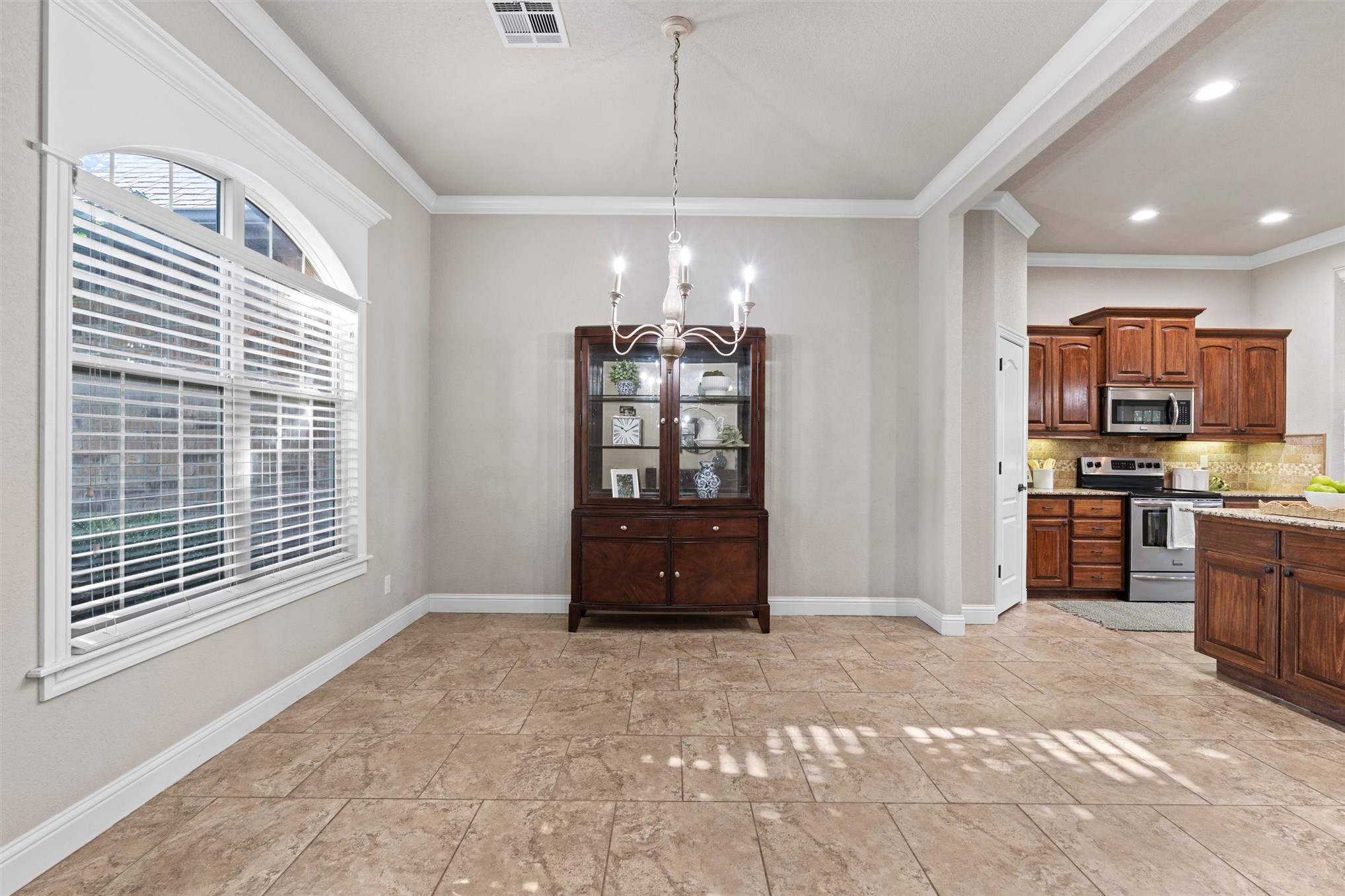 2607 Churchill Property Photo 6