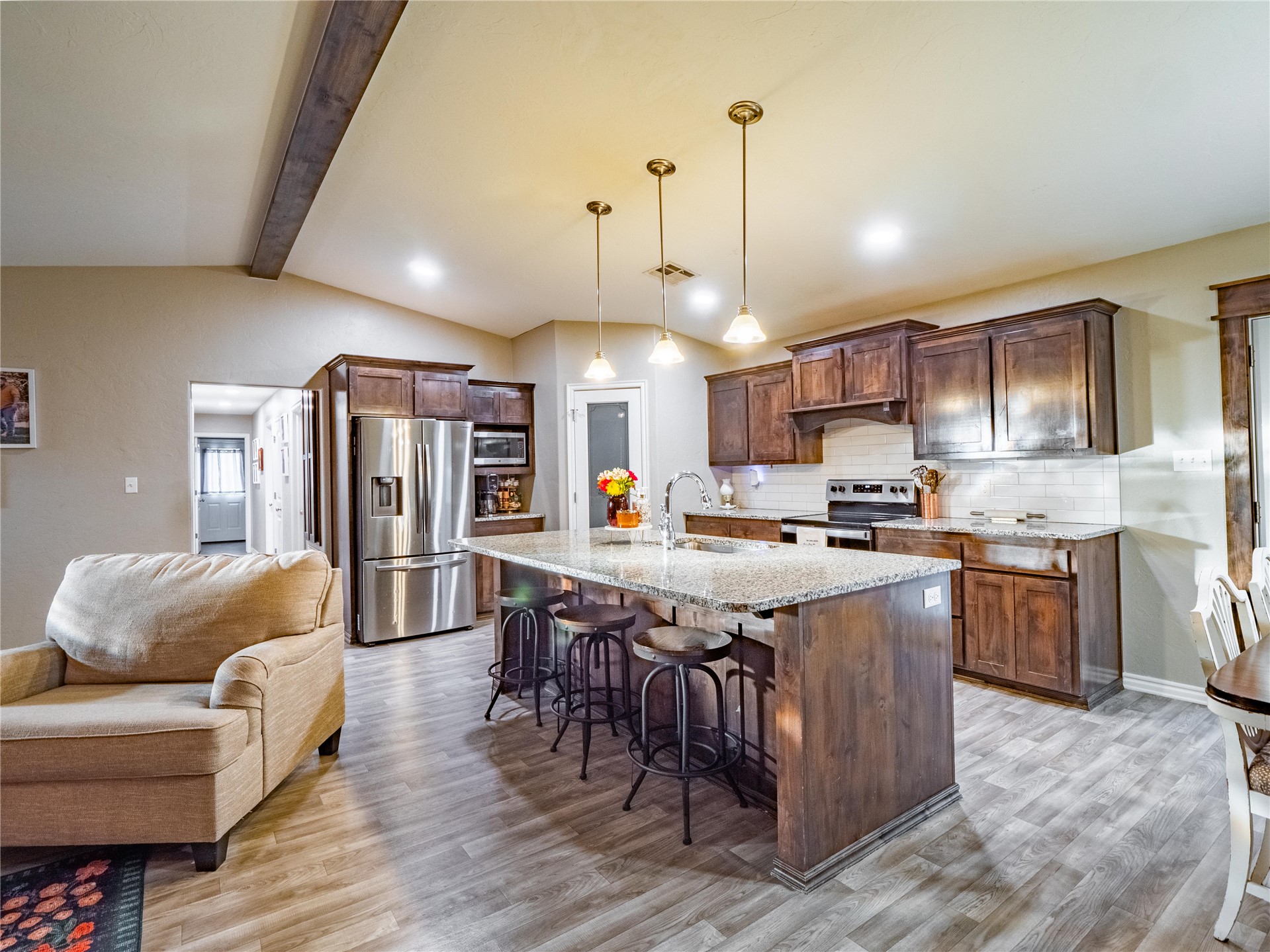 609 1st Street Property Photo 4