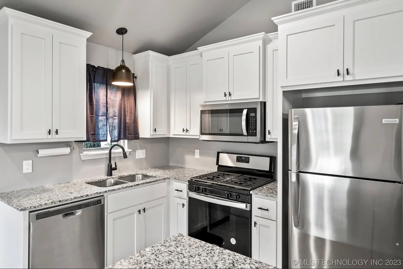 810 S Hickory Street Property Photo 12