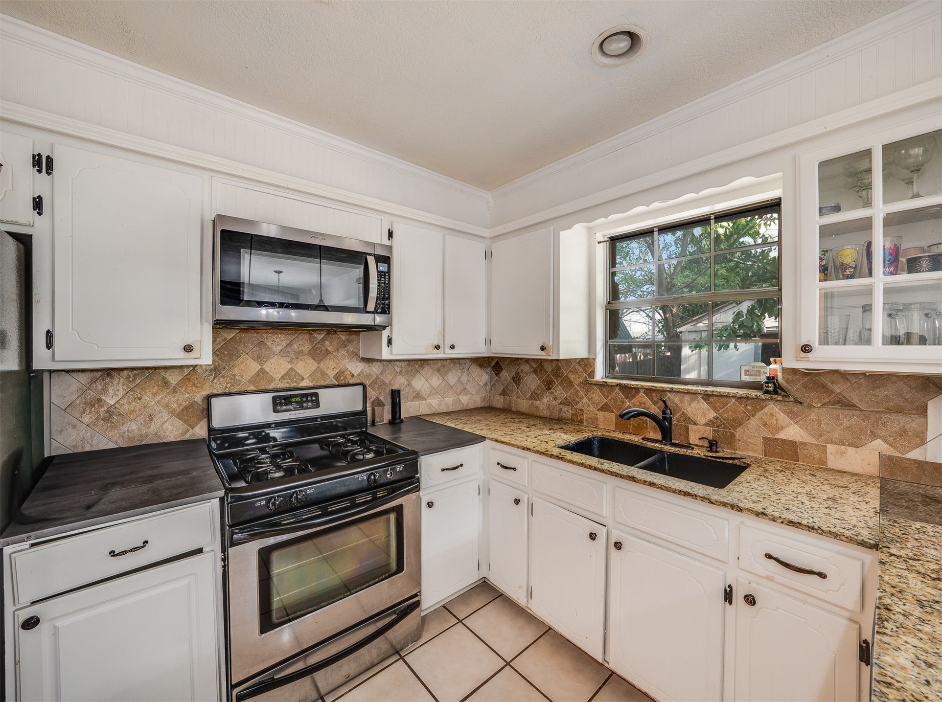 1100 W Knoxville Street Property Photo 5