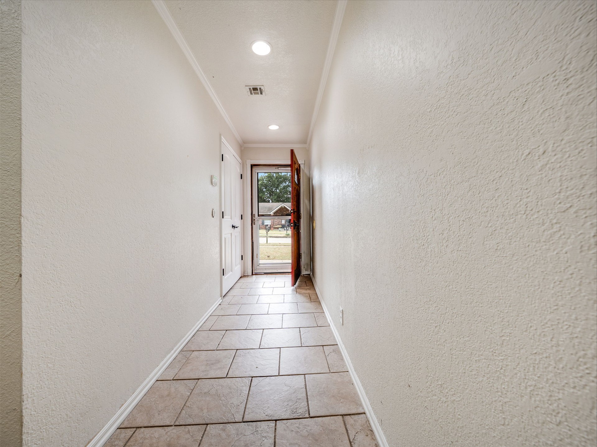 1100 W Knoxville Street Property Photo 10