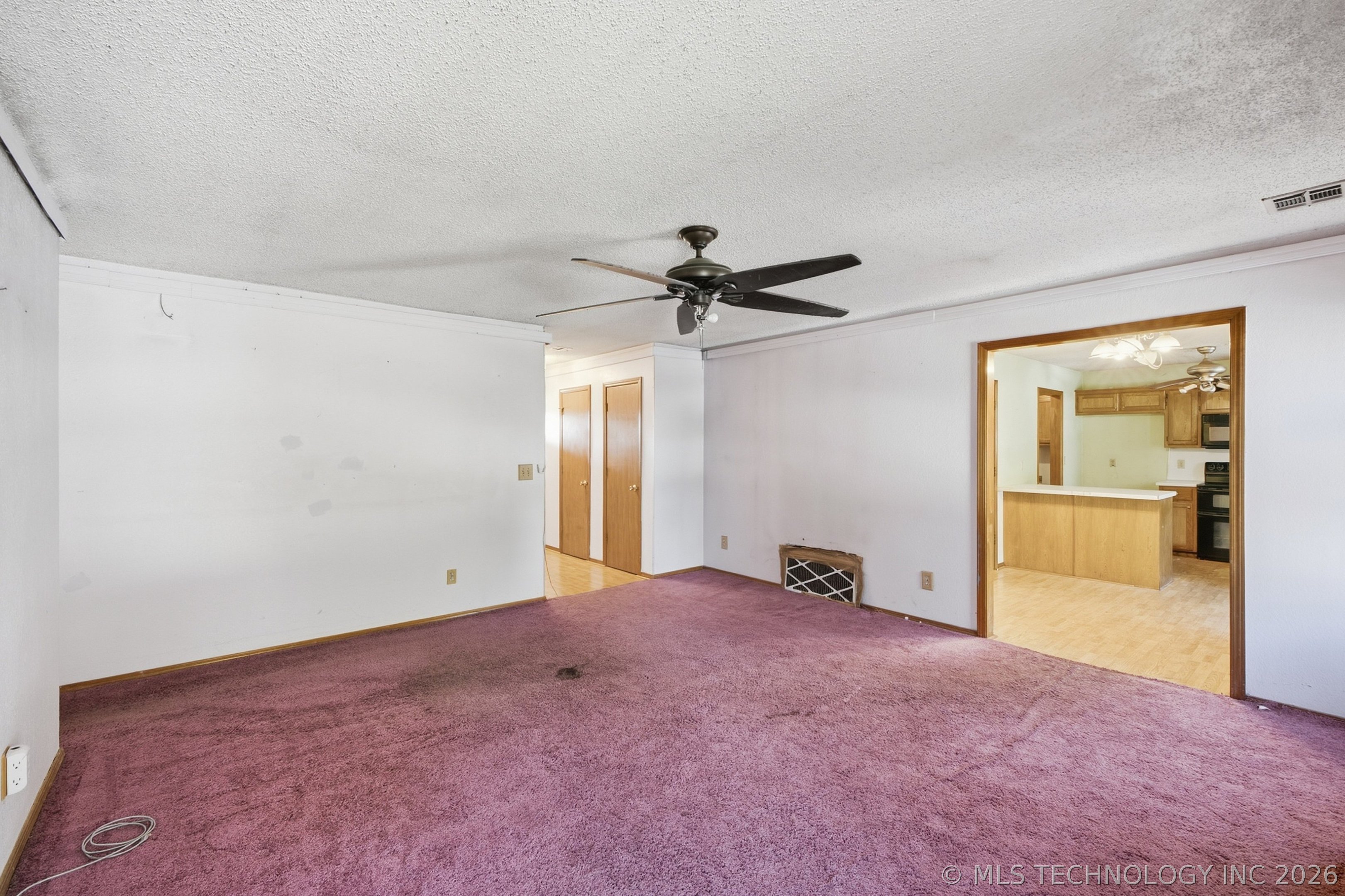 2929 S Main Street Property Photo 8