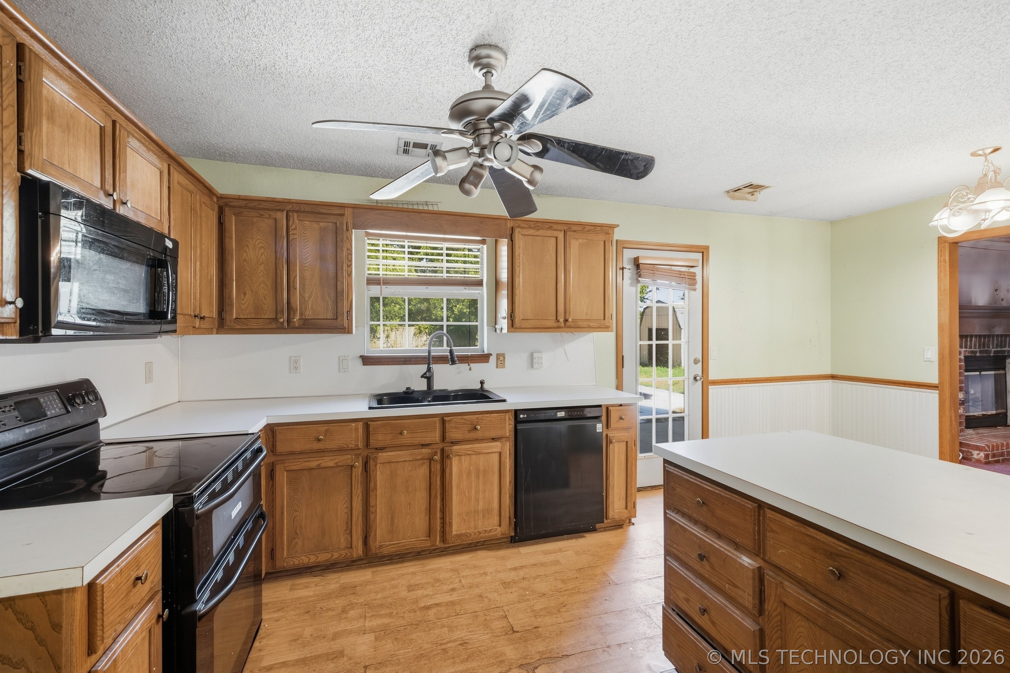 2929 S Main Street Property Photo 11