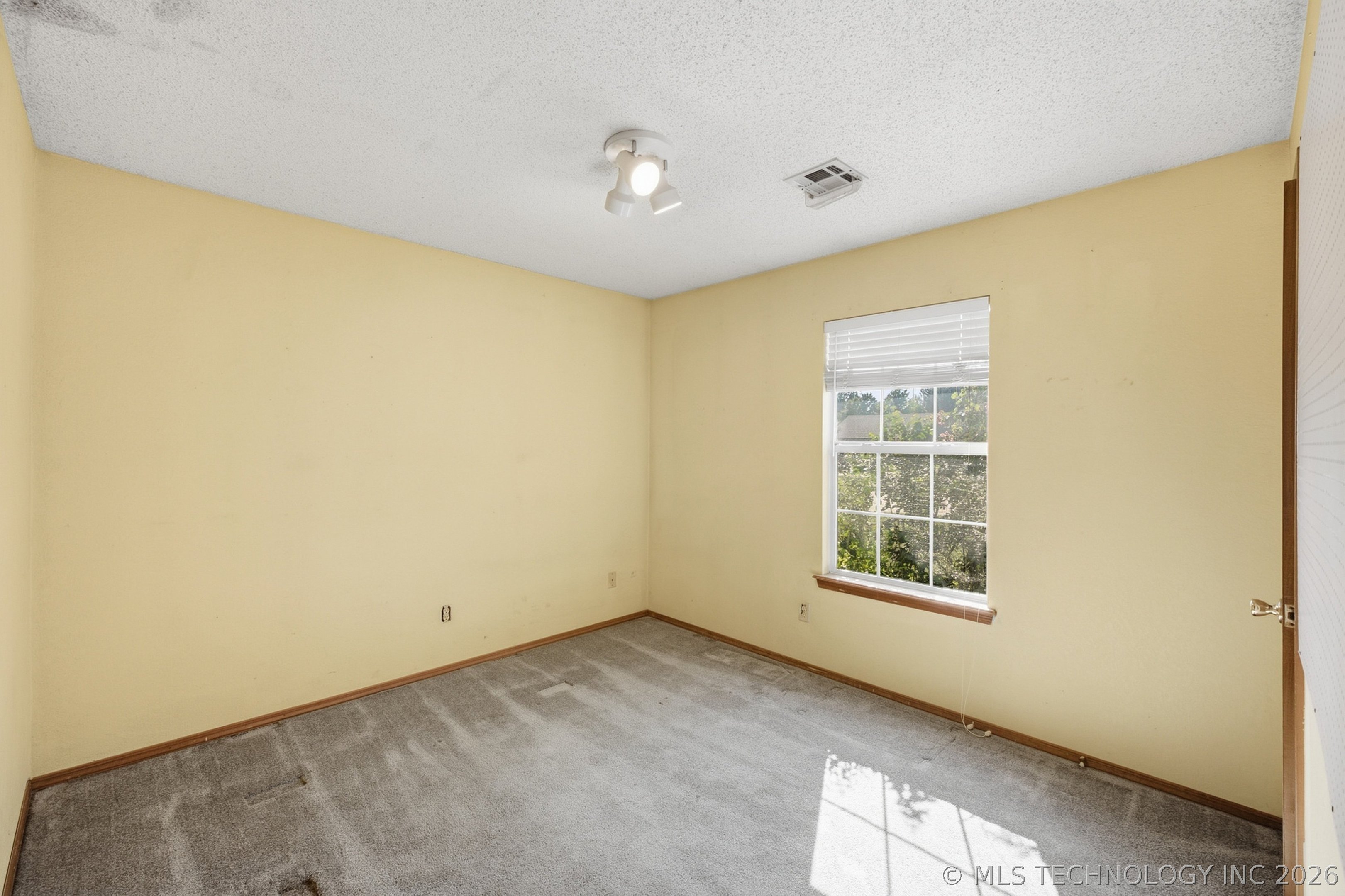 2929 S Main Street Property Photo 15