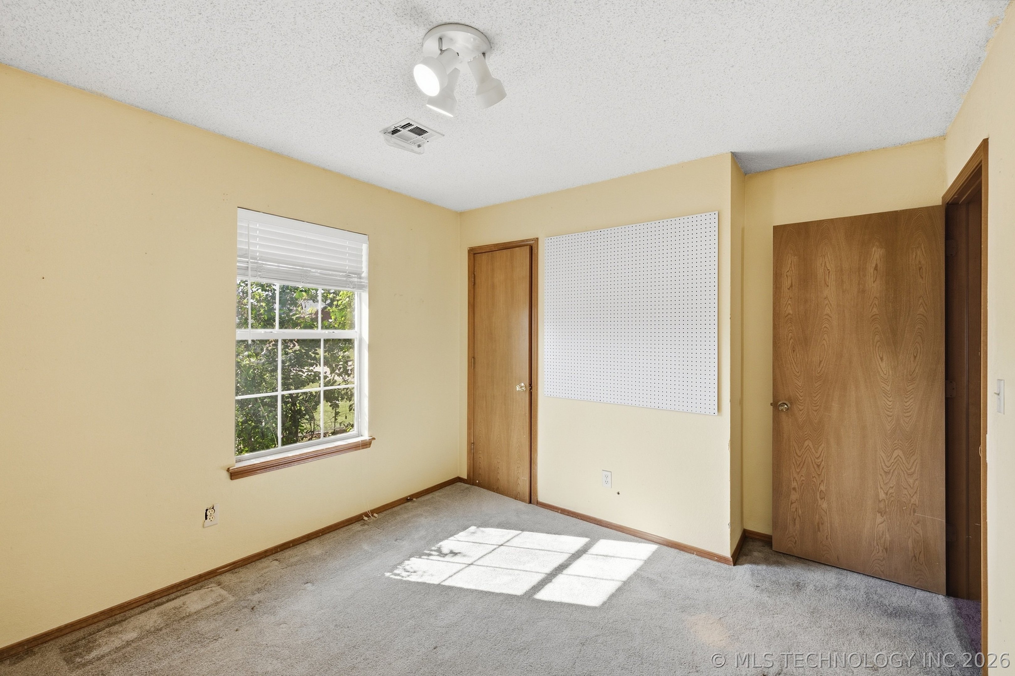 2929 S Main Street Property Photo 17