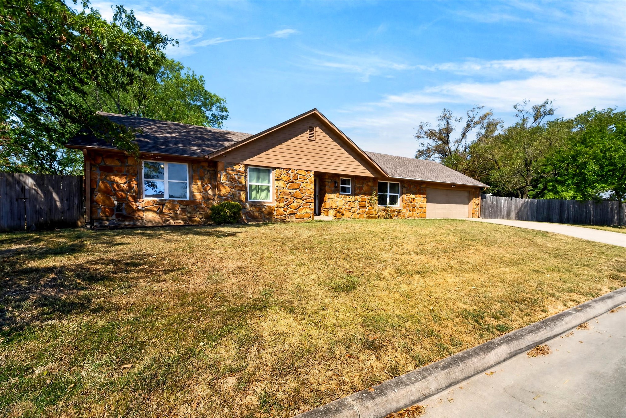 1631 Valley Parkway Property Photo 3