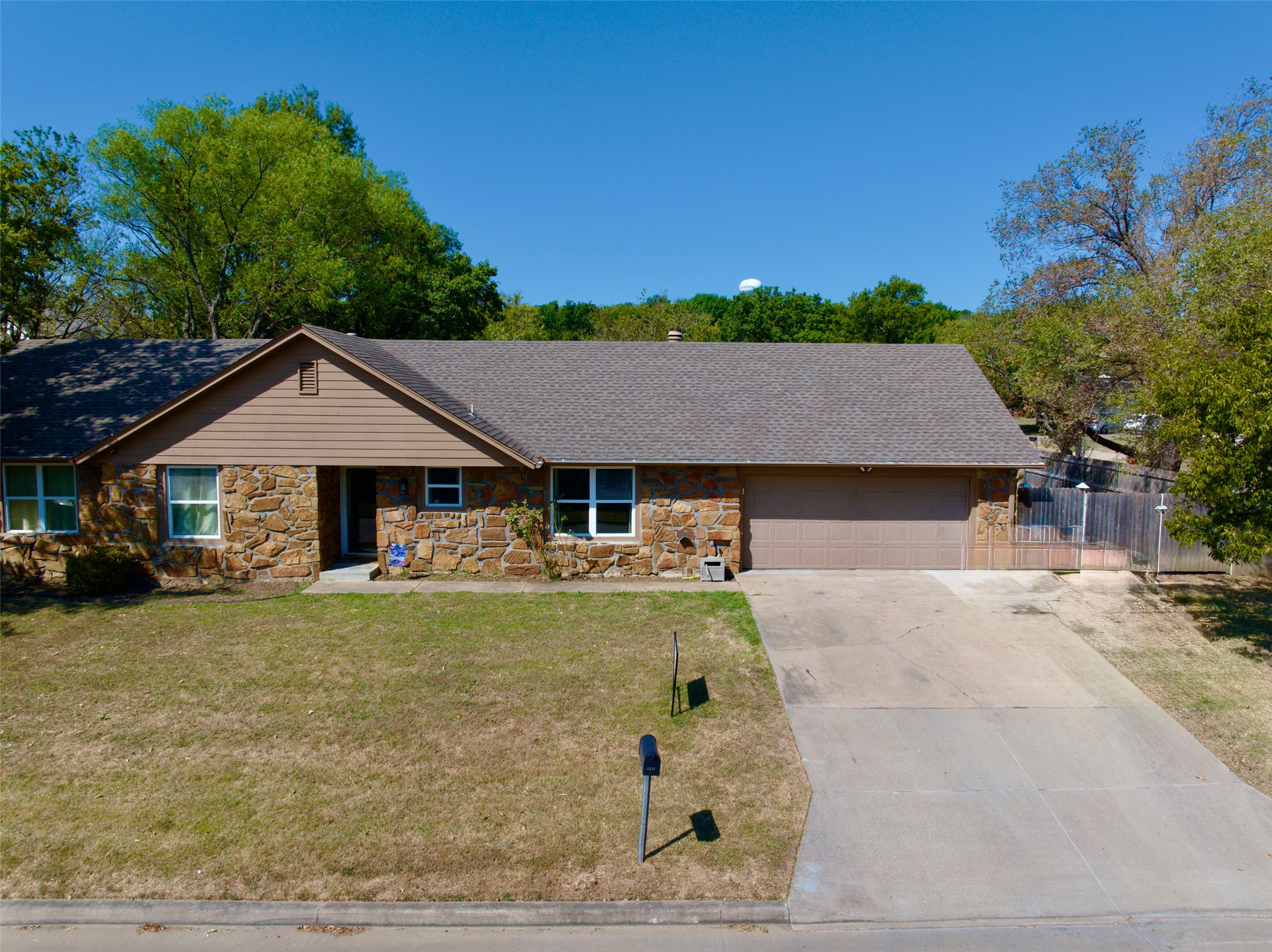 1631 Valley Parkway Property Photo 4