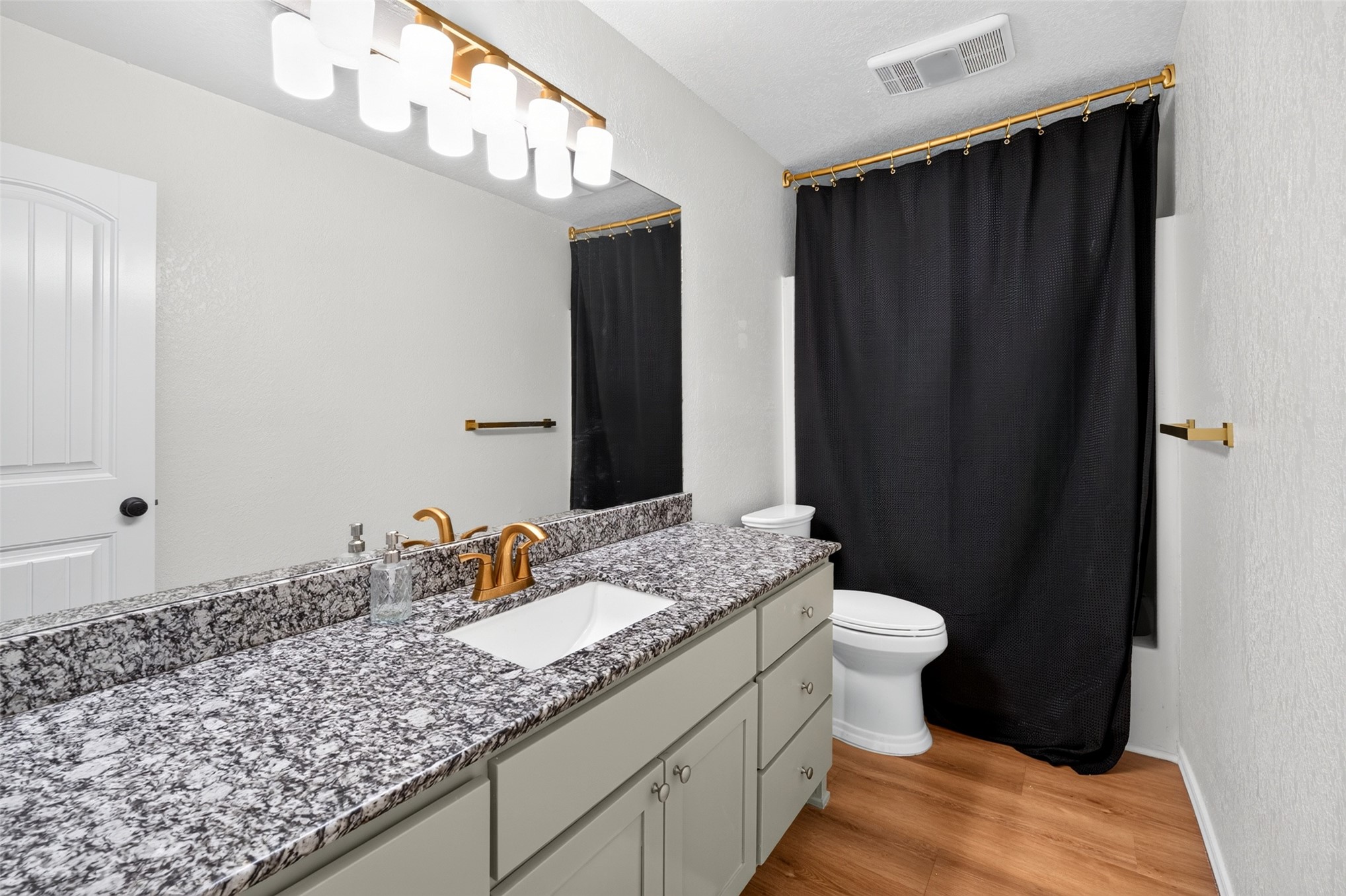 1631 Valley Parkway Property Photo 9
