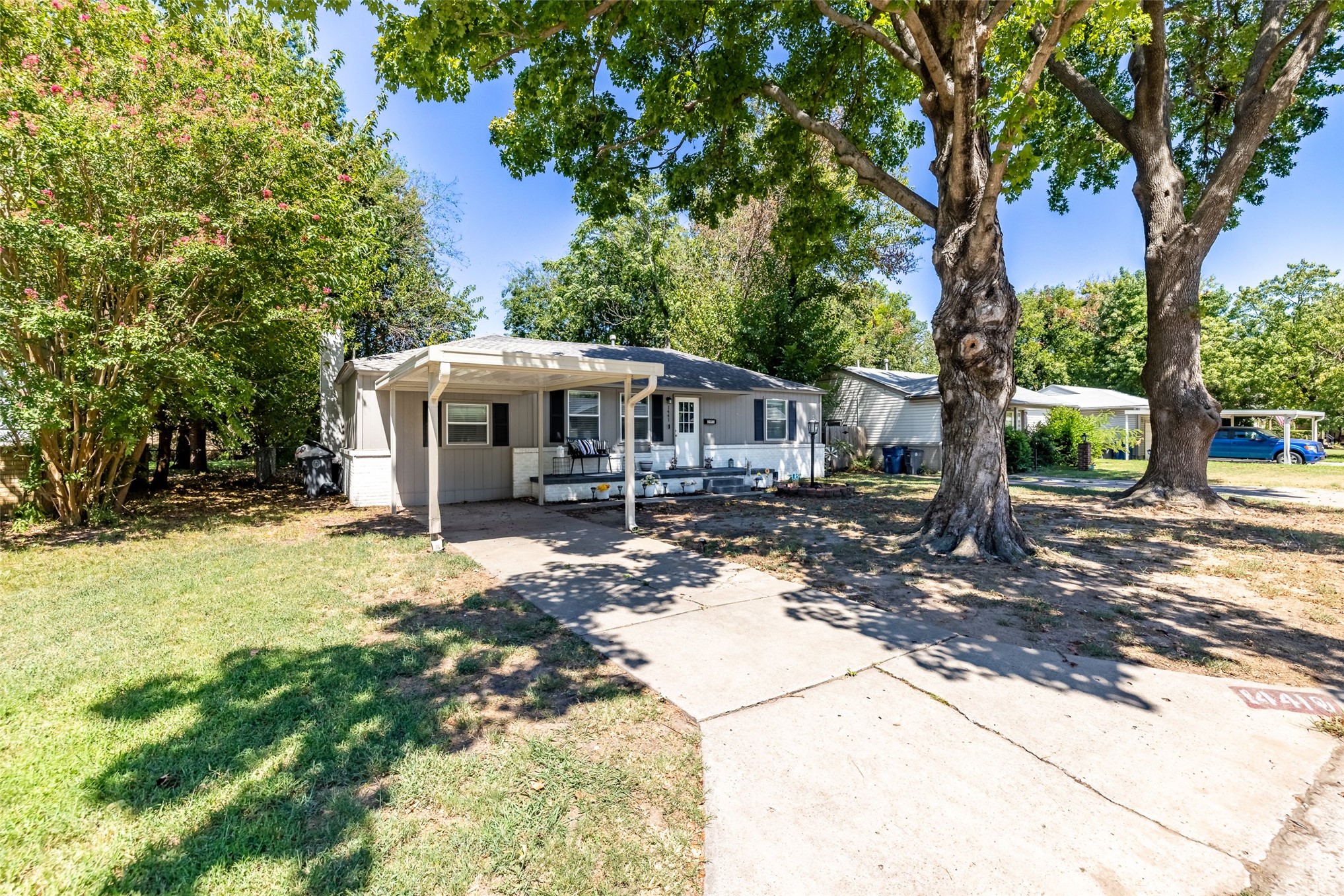 1441 E 52nd Street Property Photo 3