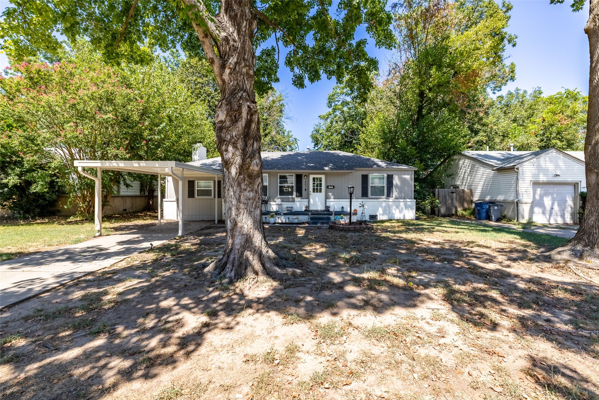 1441 E 52nd Street Property Photo 4