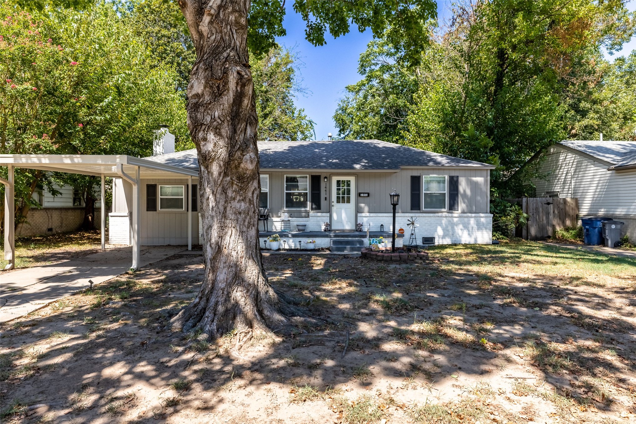 1441 E 52nd Street Property Photo 5