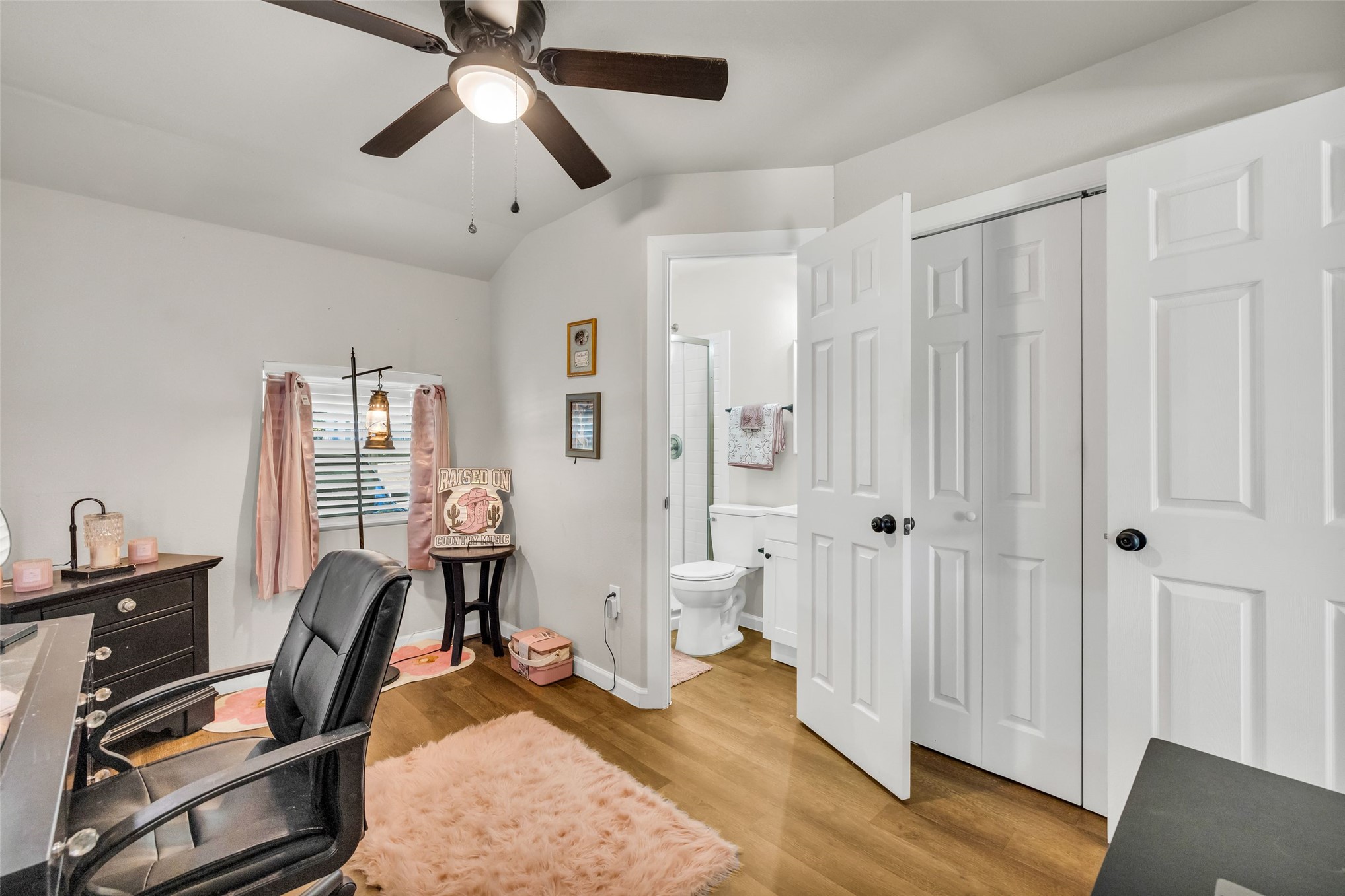 1441 E 52nd Street Property Photo 41