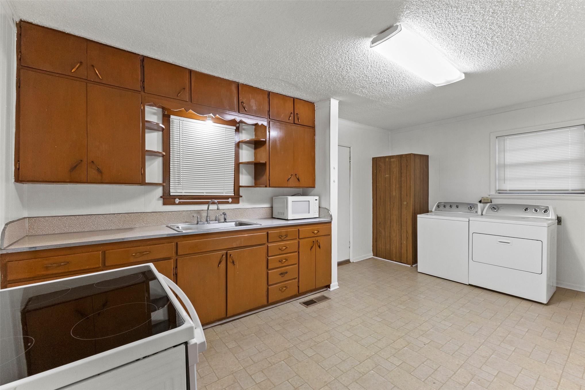 205 Broadway Street Property Photo 5