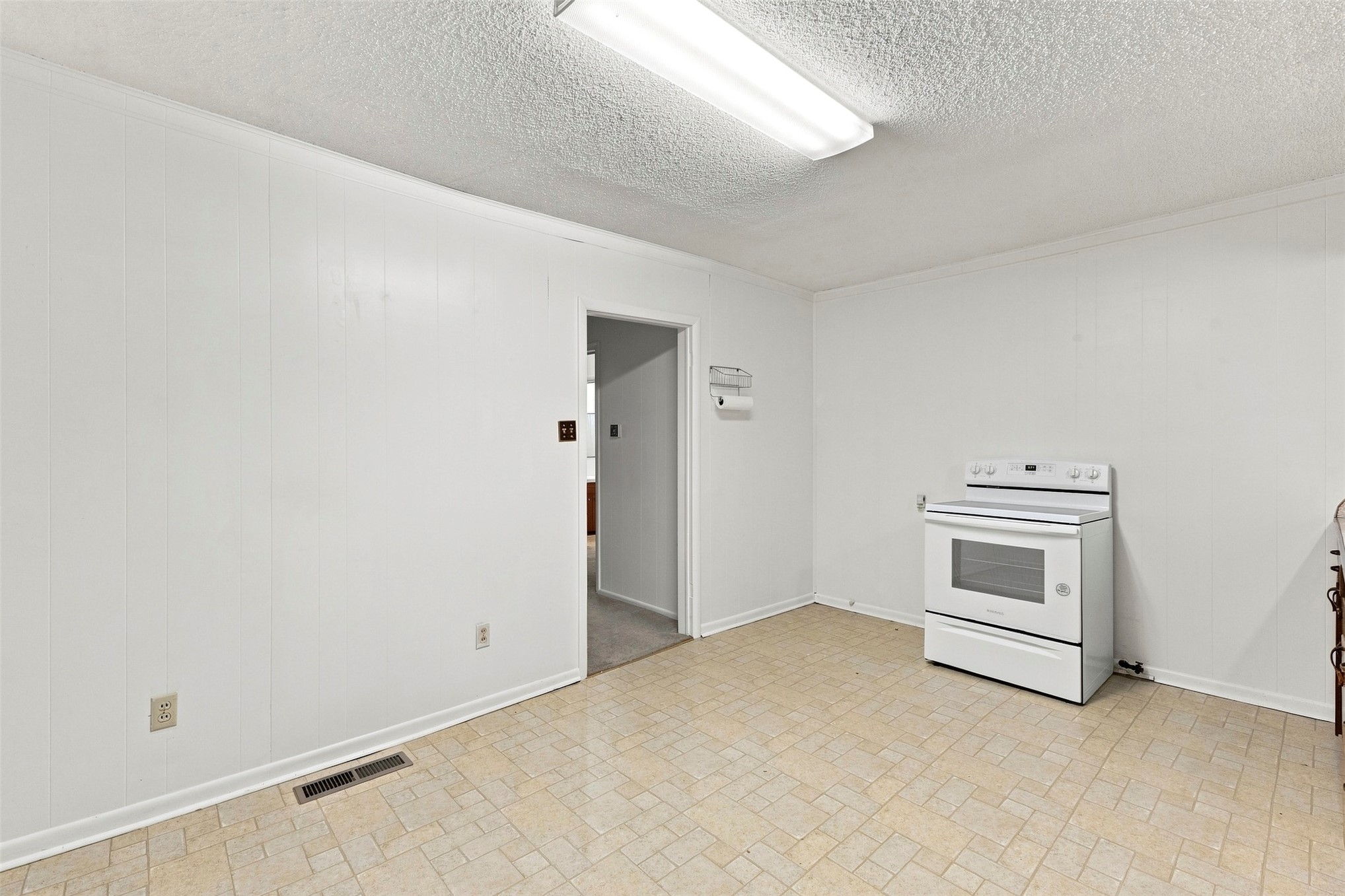 205 Broadway Street Property Photo 6