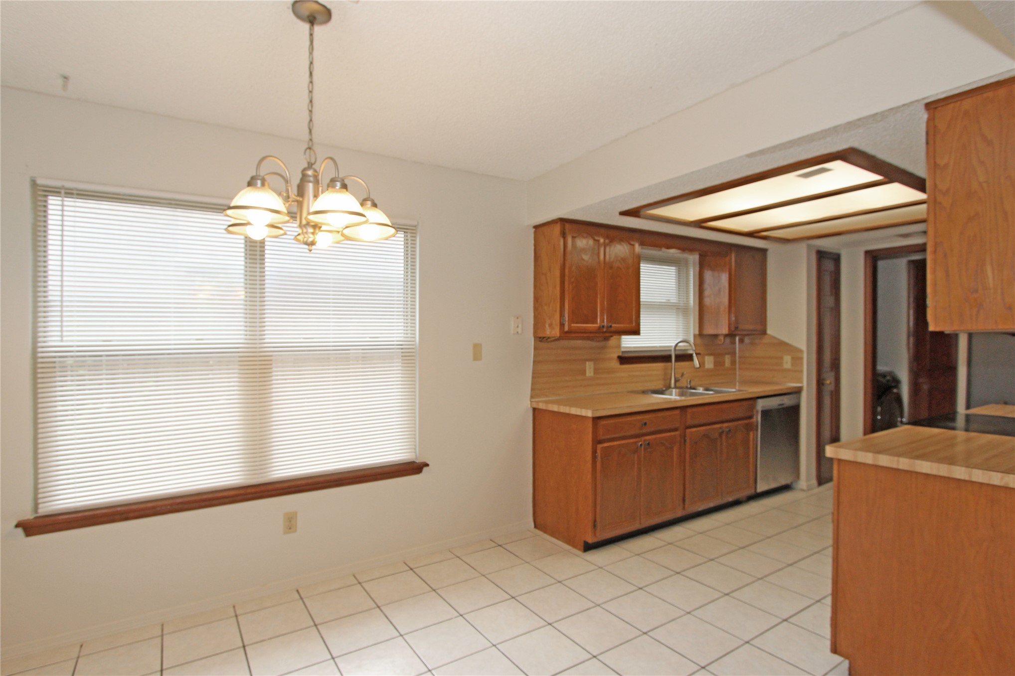 9226 E 95th Street Property Photo 4