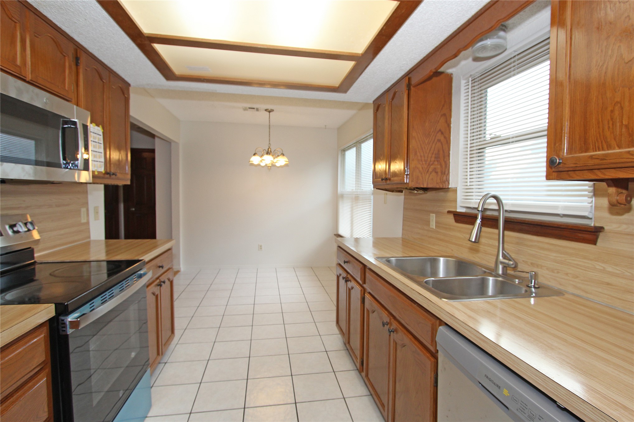 9226 E 95th Street Property Photo 6