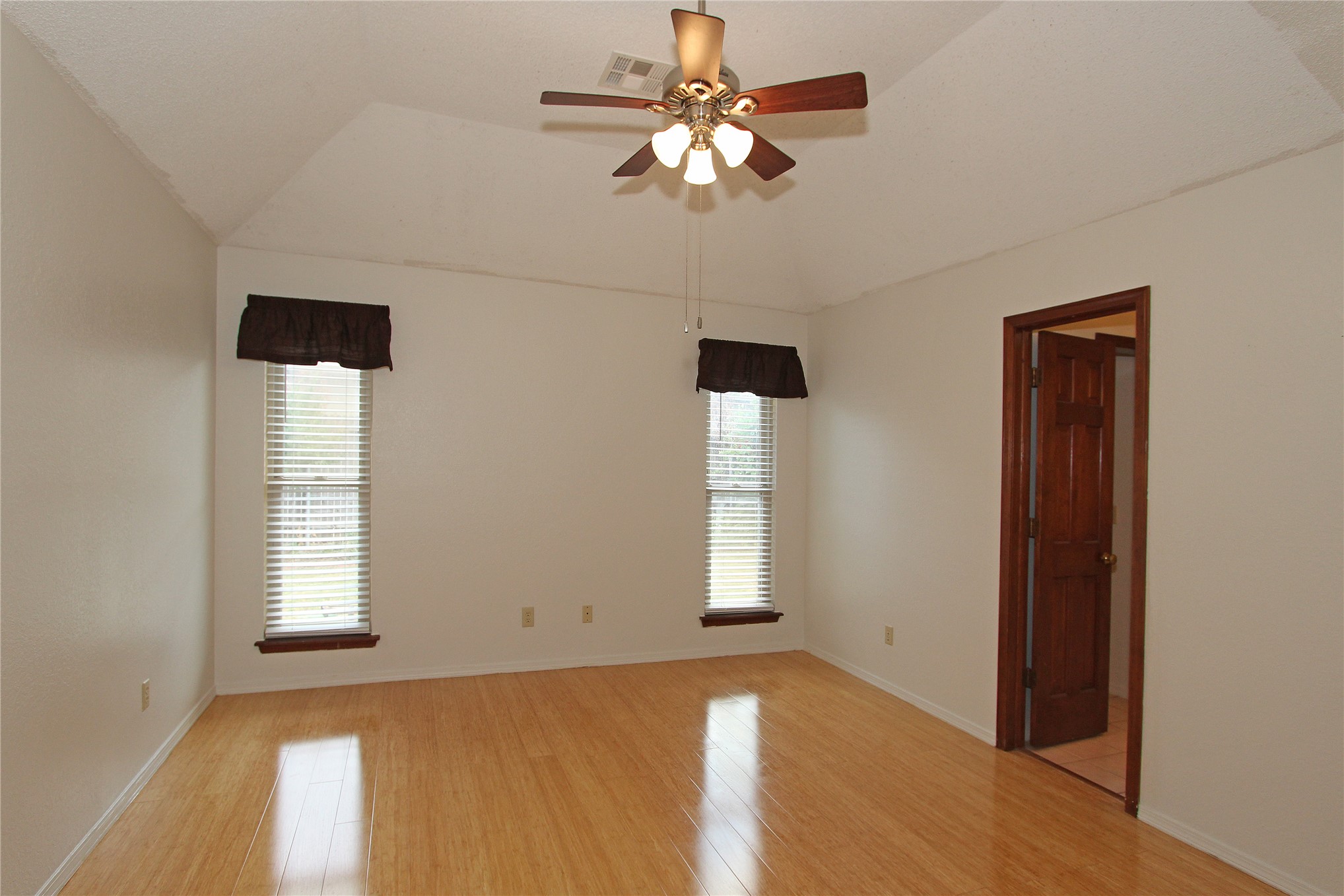 9226 E 95th Street Property Photo 12