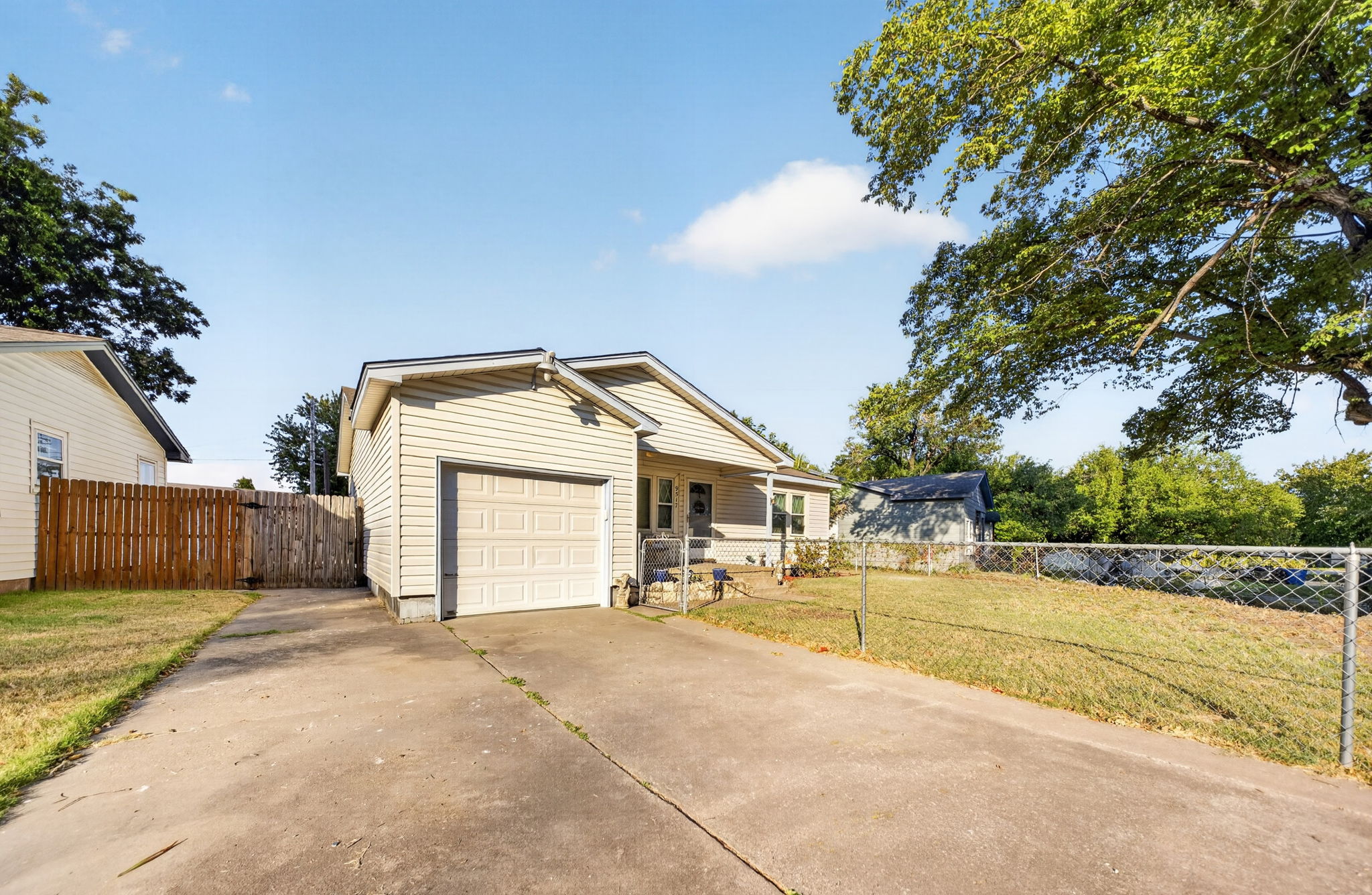 9517 E Newton Place Property Photo 3