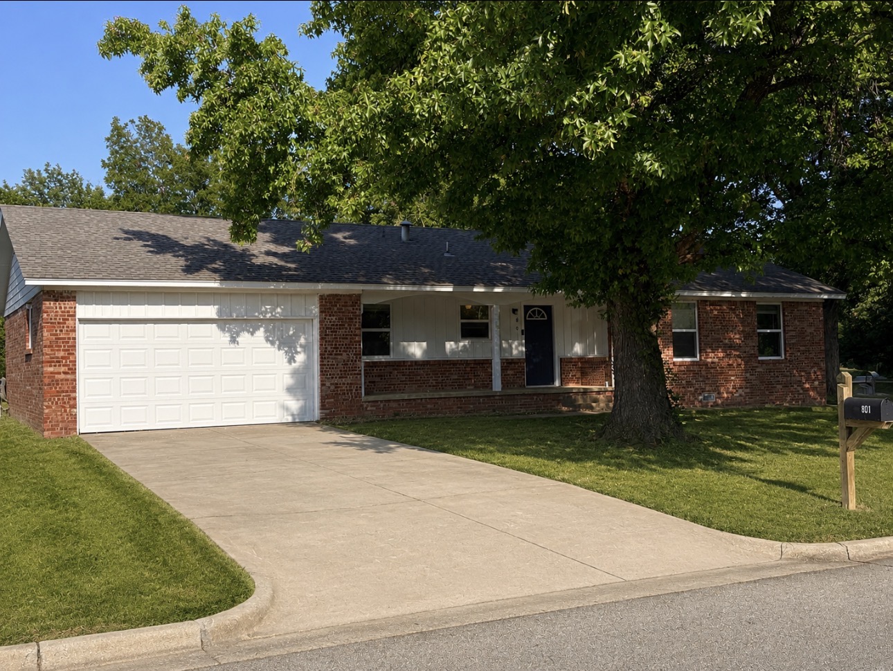 801 N Brady Drive Property Photo 2