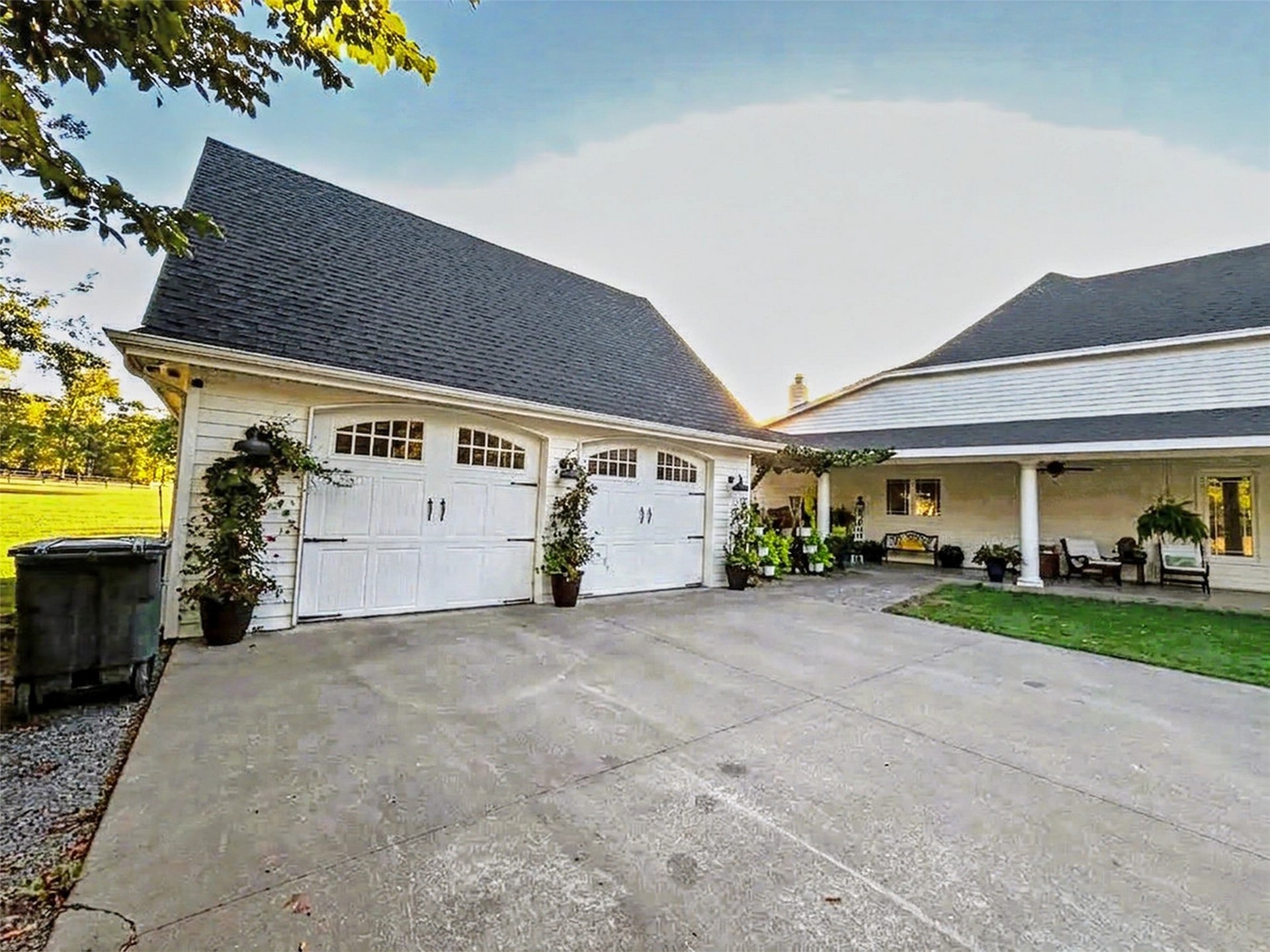 19216 W Pettit Bay Road Property Photo 2