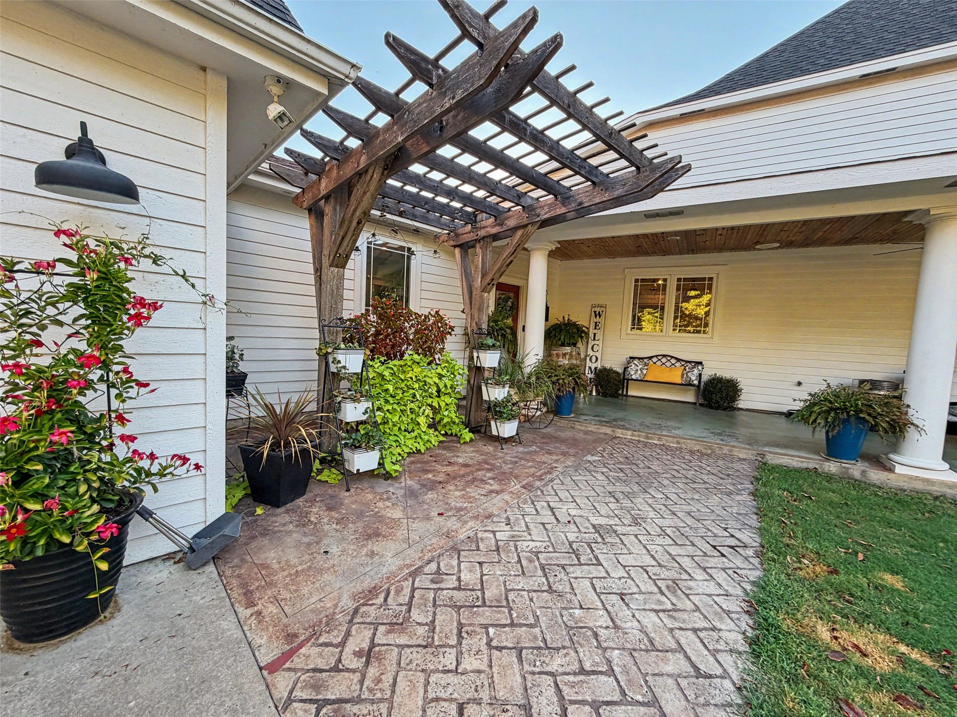 19216 W Pettit Bay Road Property Photo 3