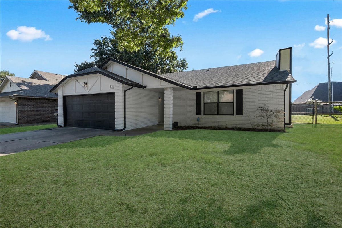 11435 S Douglas Avenue Property Photo 3