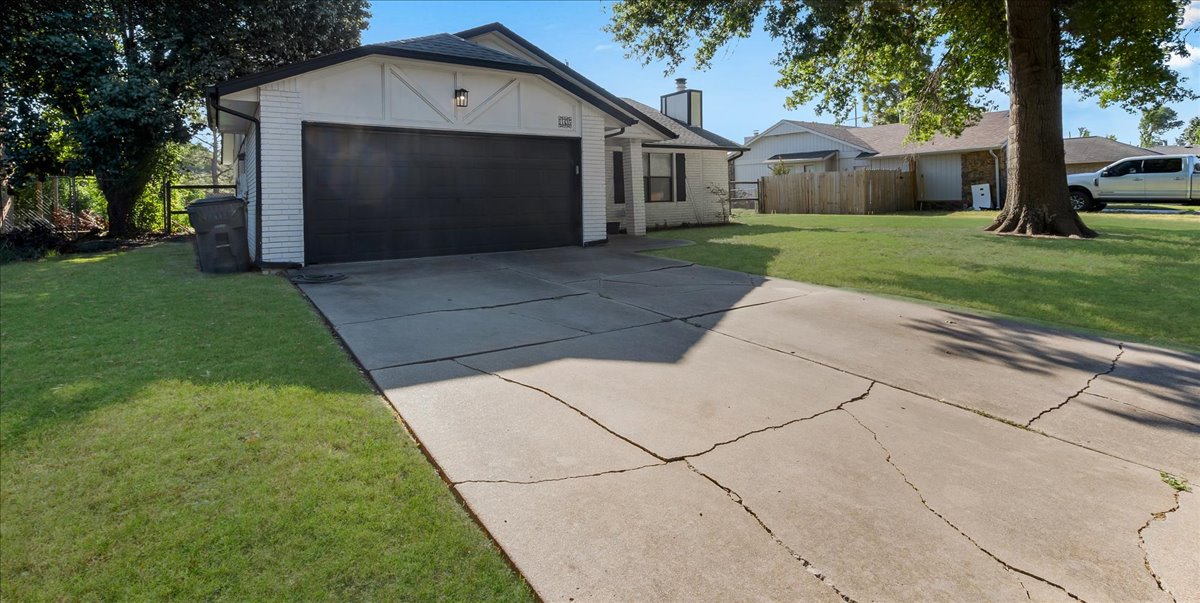 11435 S Douglas Avenue Property Photo 4