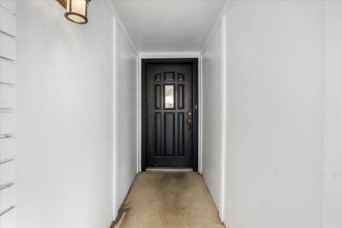 11435 S Douglas Avenue Property Photo 5