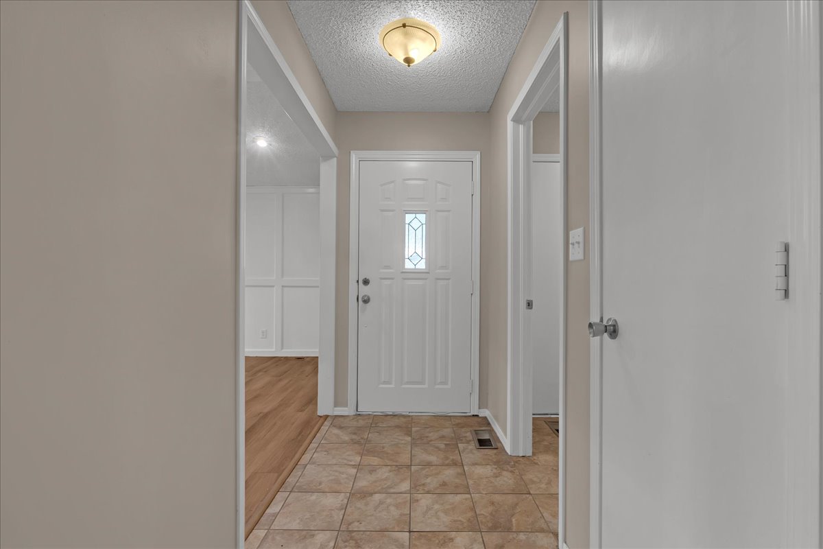 11435 S Douglas Avenue Property Photo 7