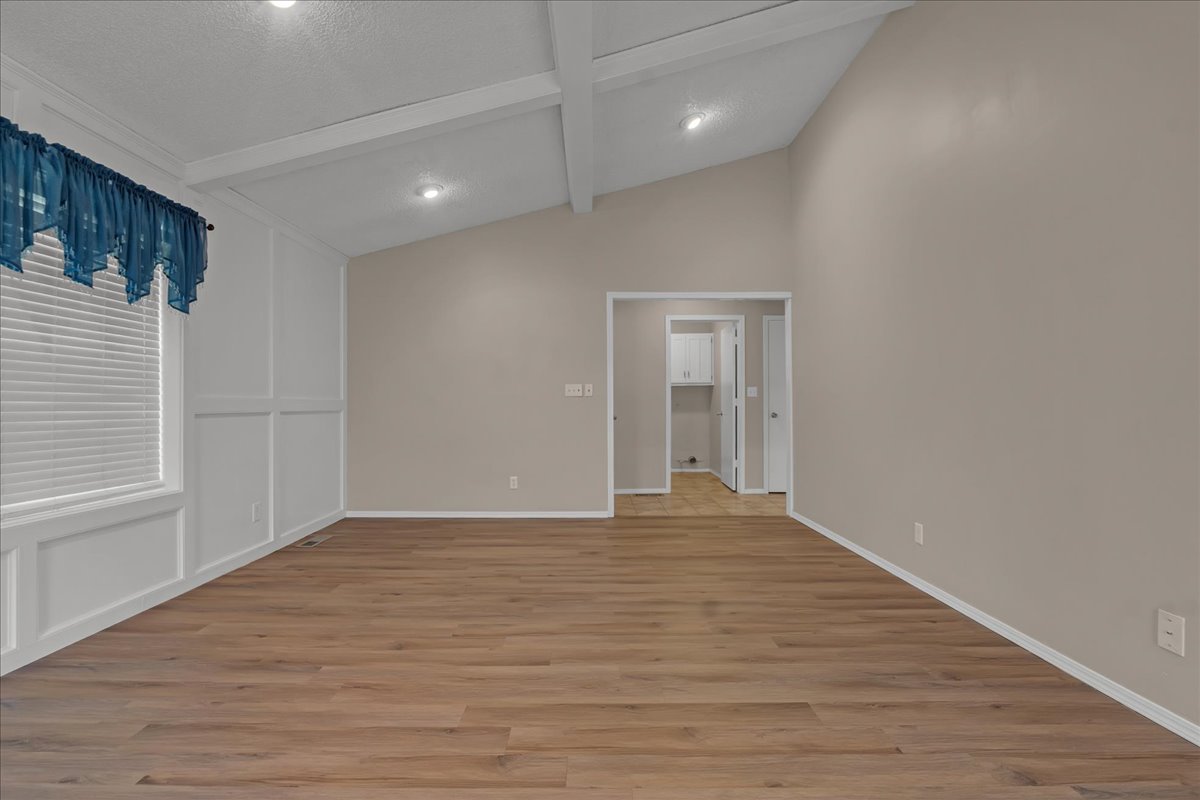 11435 S Douglas Avenue Property Photo 12