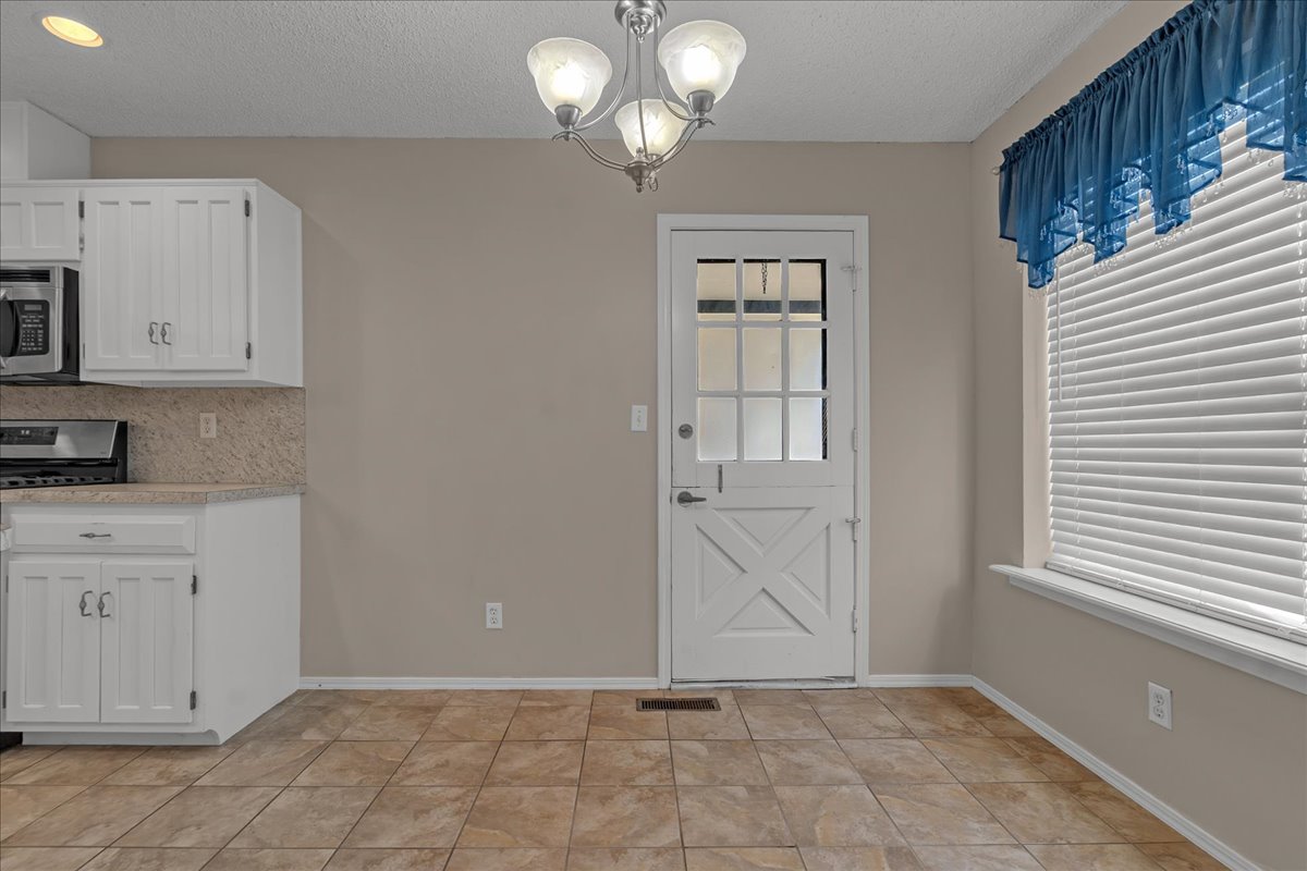 11435 S Douglas Avenue Property Photo 15