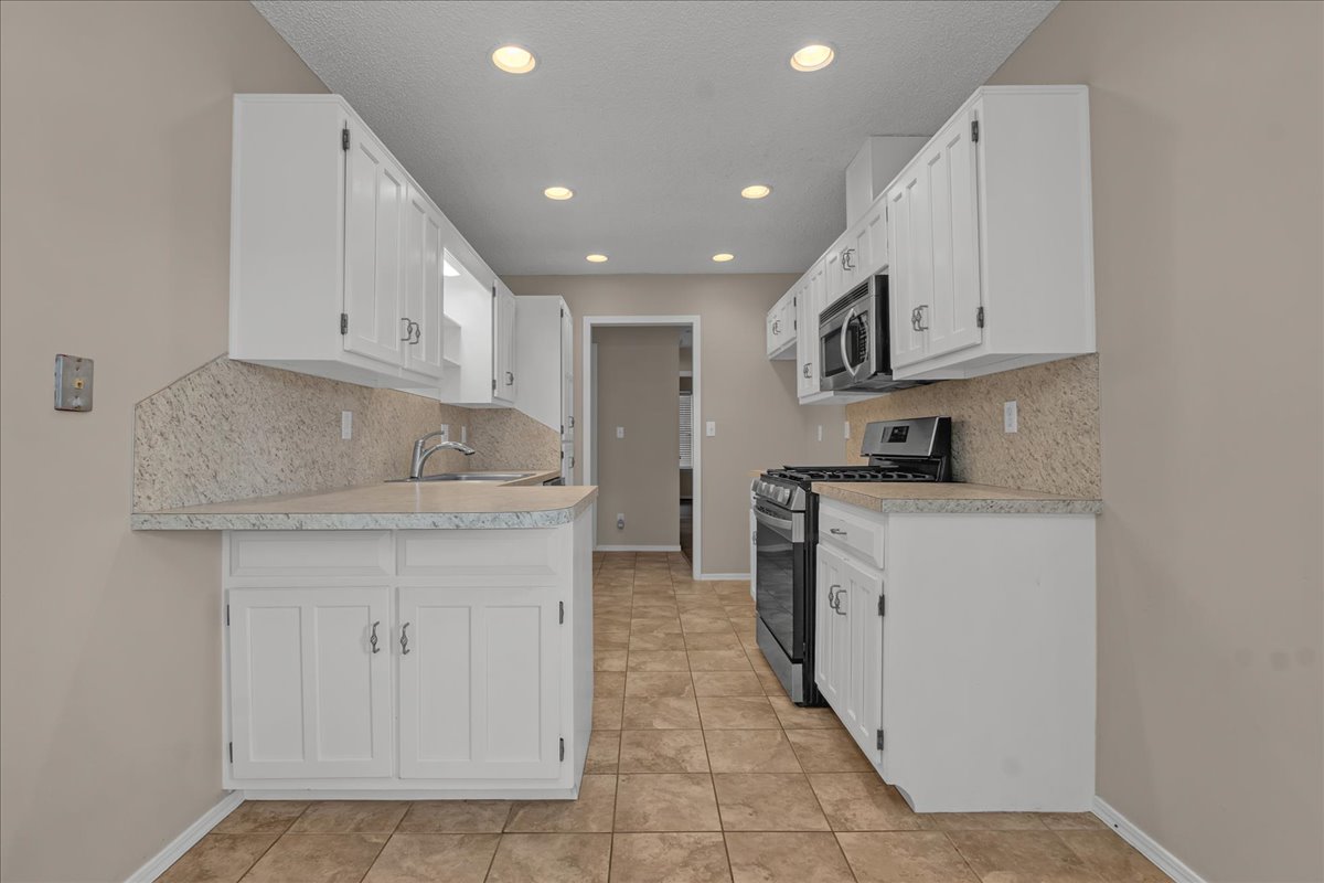 11435 S Douglas Avenue Property Photo 17