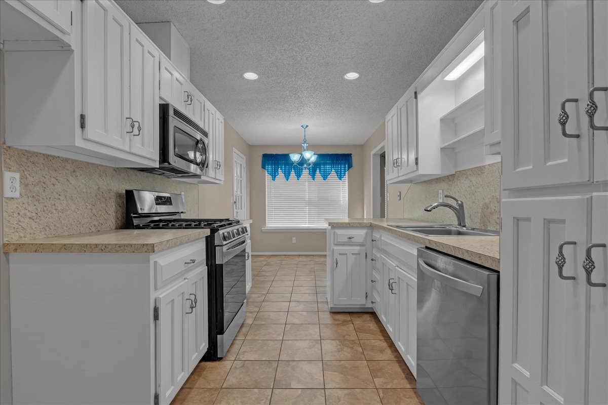 11435 S Douglas Avenue Property Photo 20