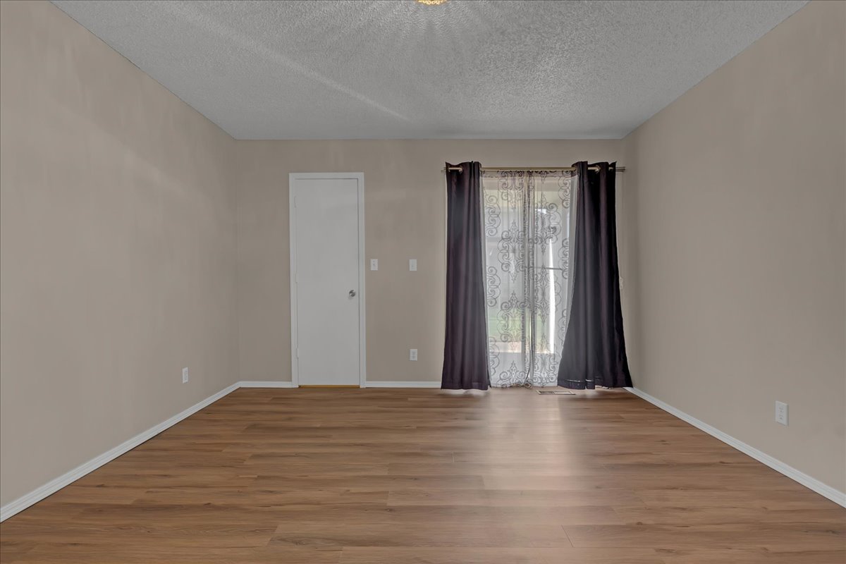 11435 S Douglas Avenue Property Photo 22