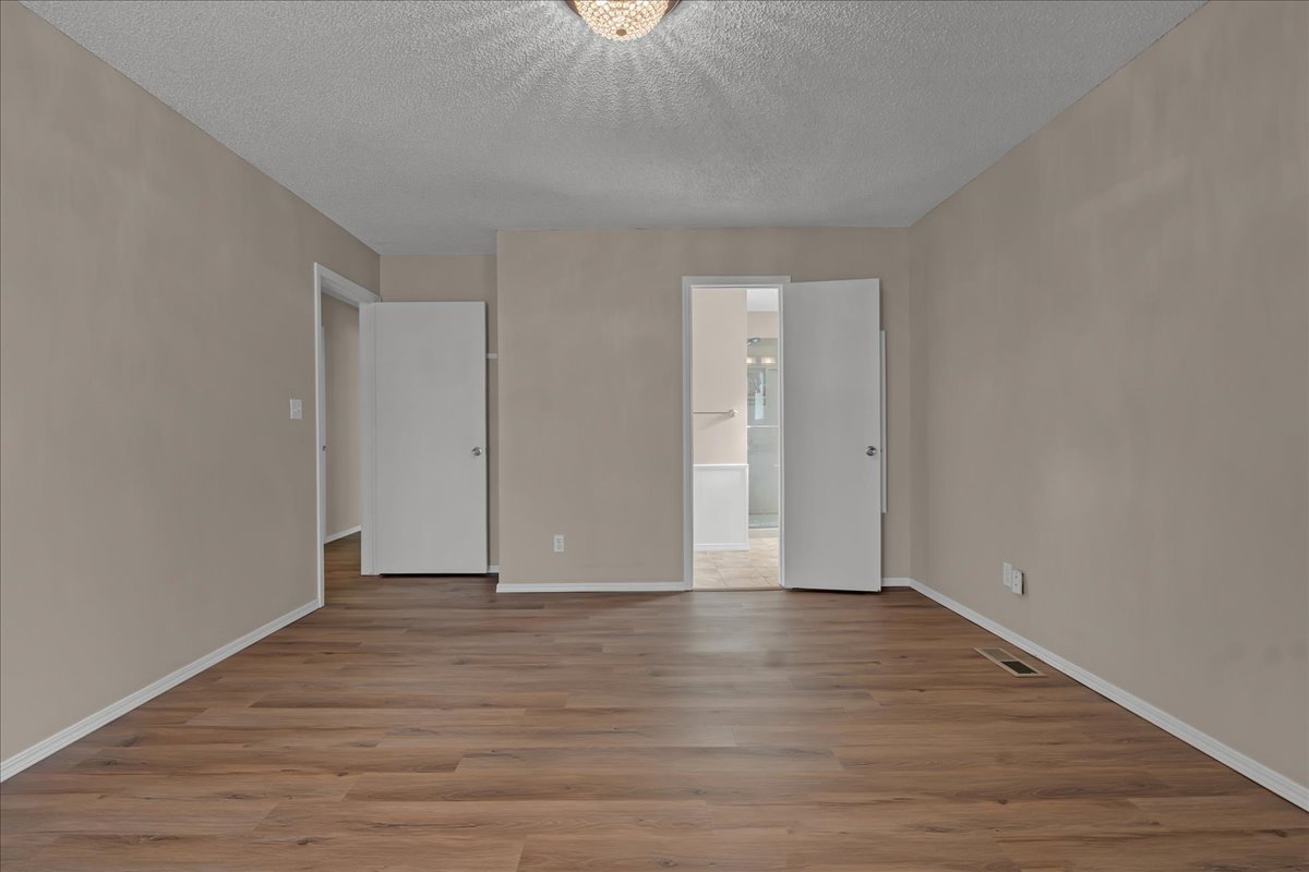 11435 S Douglas Avenue Property Photo 23