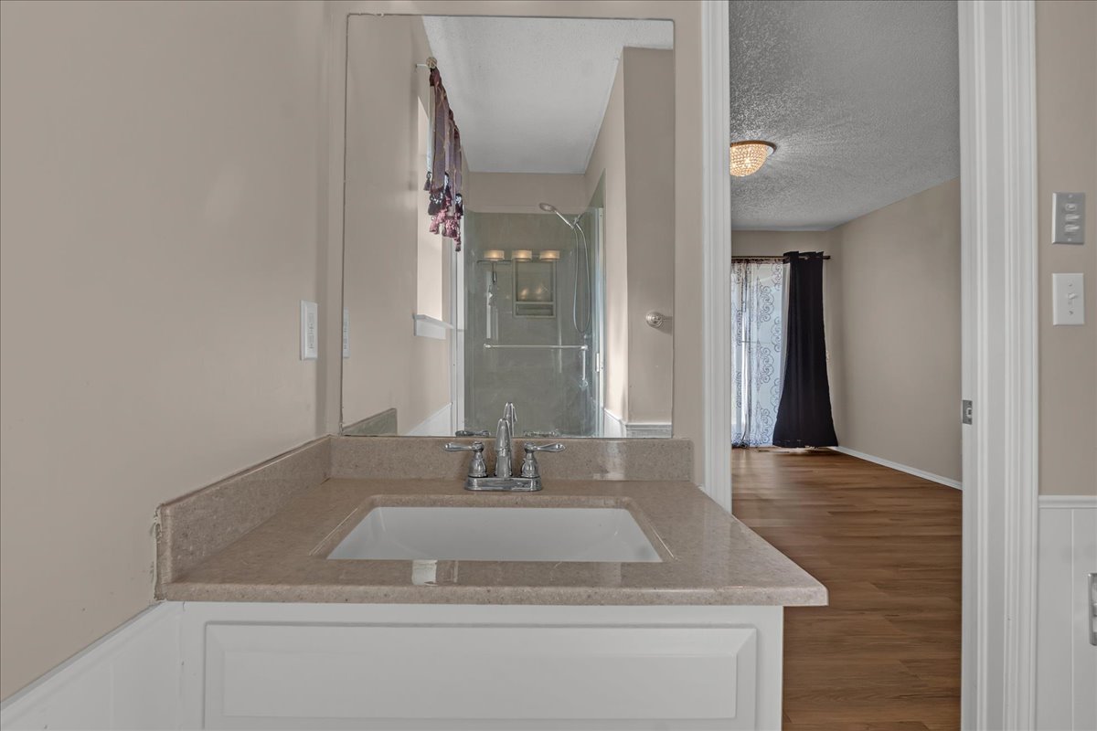 11435 S Douglas Avenue Property Photo 27