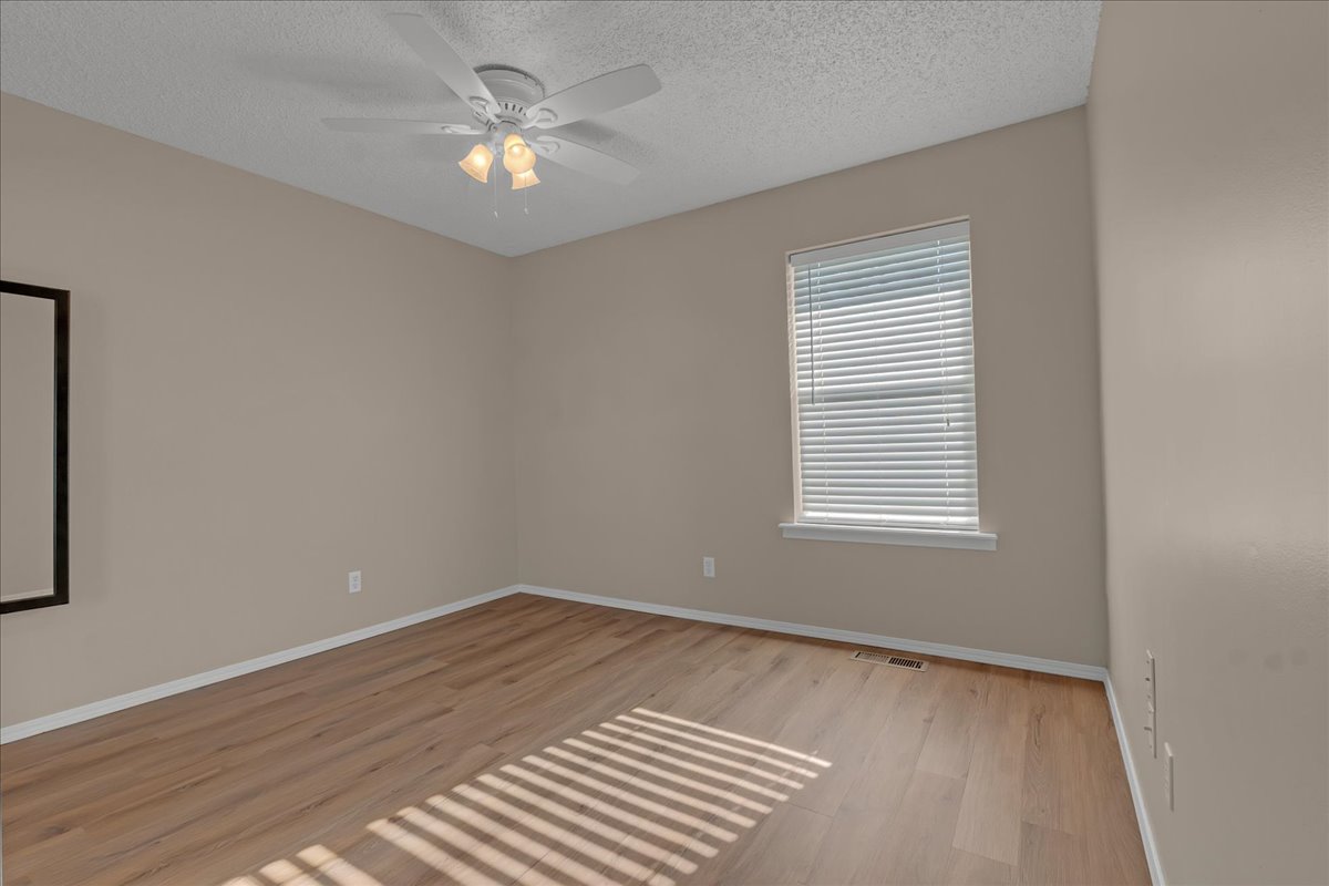 11435 S Douglas Avenue Property Photo 28