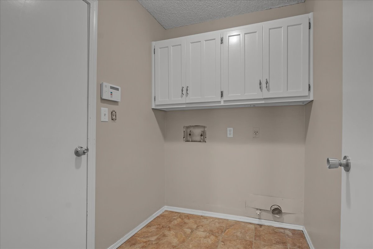 11435 S Douglas Avenue Property Photo 32