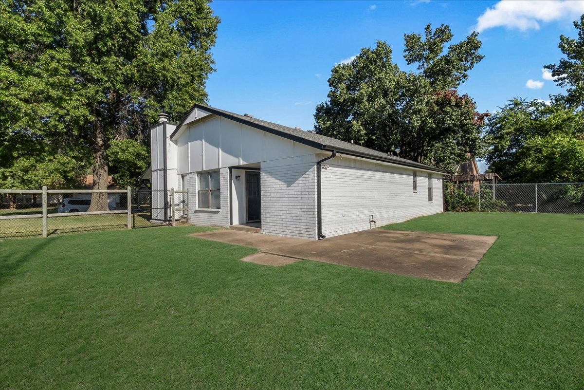 11435 S Douglas Avenue Property Photo 34